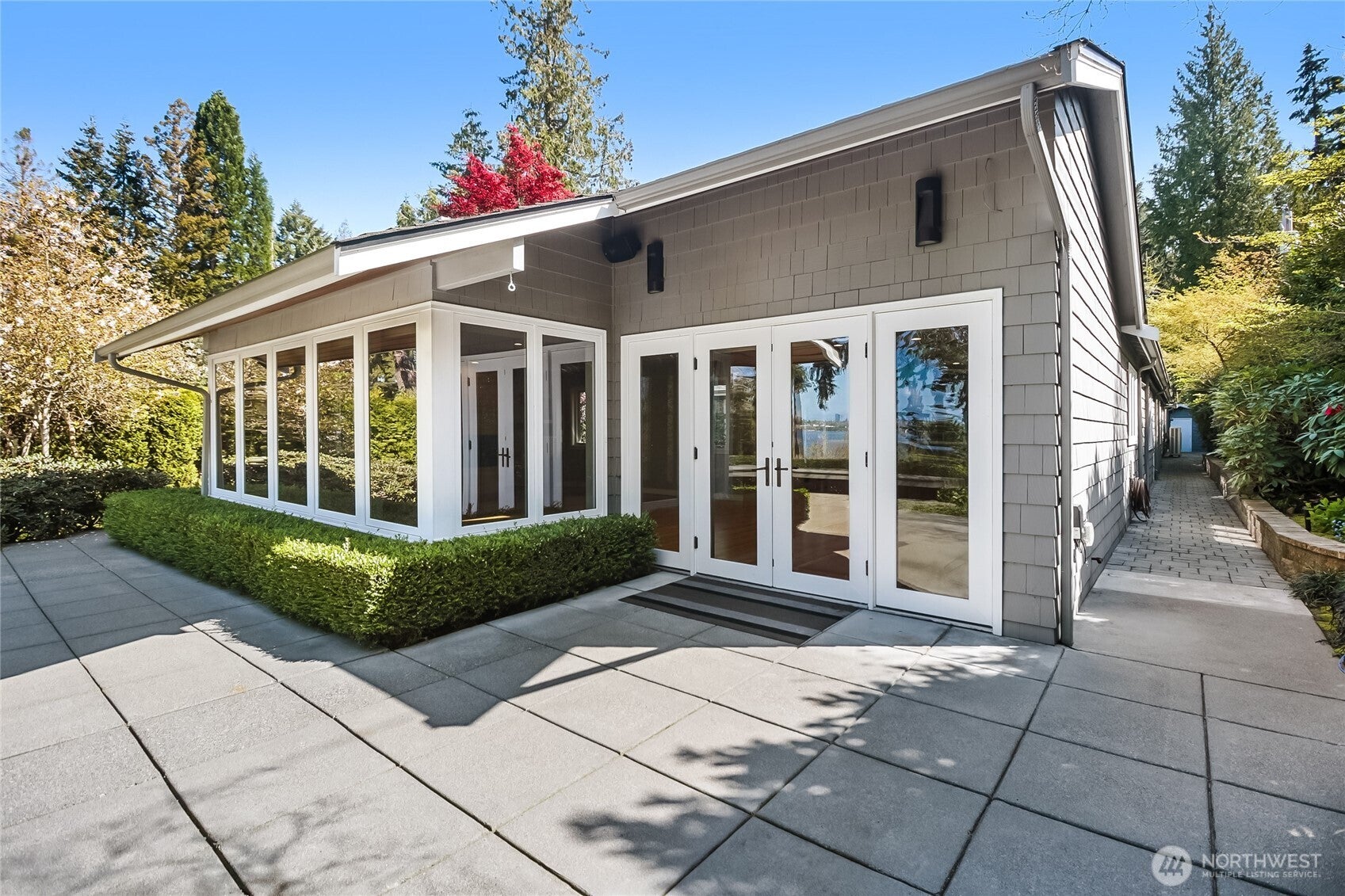 Medina, Washington, 98039, United States, 3 Bedrooms Bedrooms, ,3 BathroomsBathrooms,Residential,Active,1781504