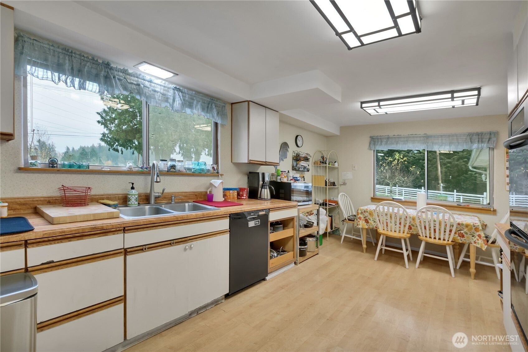 Kent, Washington, 98042, United States, 4 Bedrooms Bedrooms, ,4 BathroomsBathrooms,Residential,Active,1999176