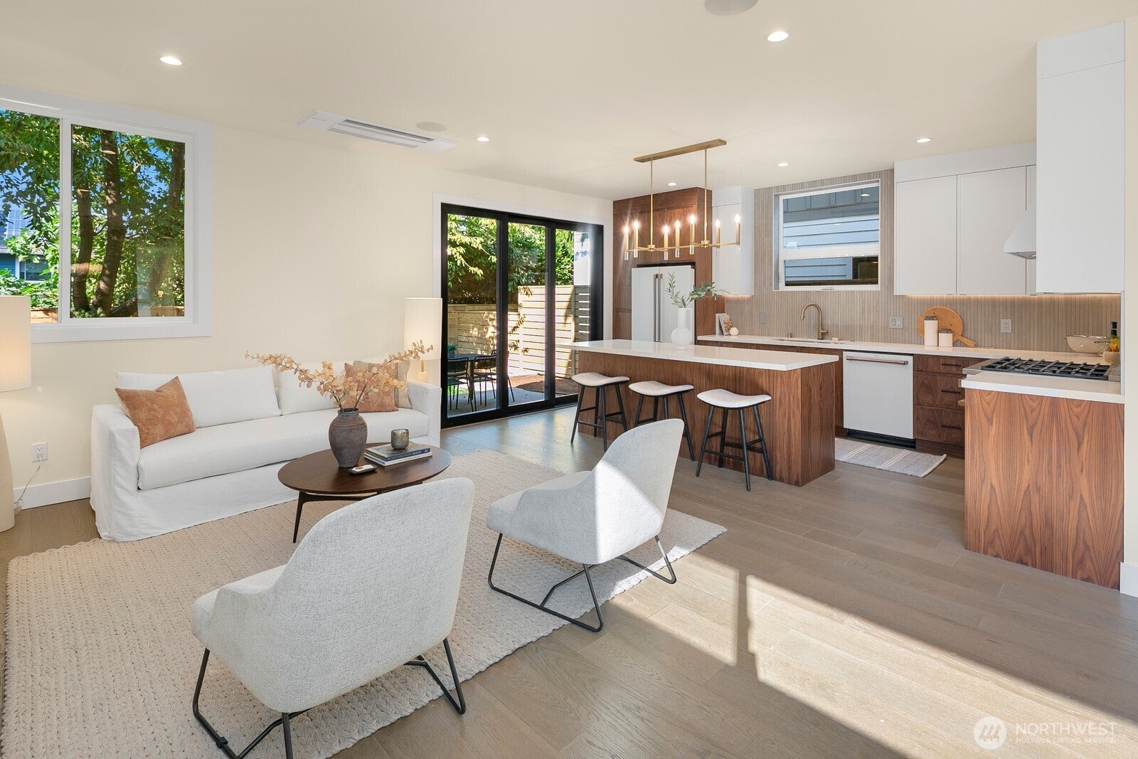 Seattle, Washington, 98115, United States, 4 Bedrooms Bedrooms, ,4 BathroomsBathrooms,Residential,Active,1933886