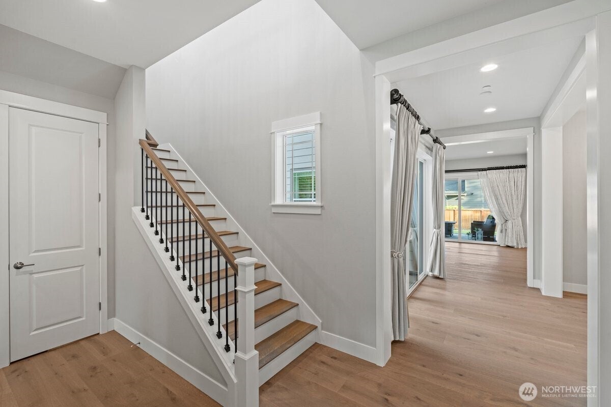 Bothell, Washington, 98021, United States, 4 Bedrooms Bedrooms, ,5 BathroomsBathrooms,Residential,Active,1860296