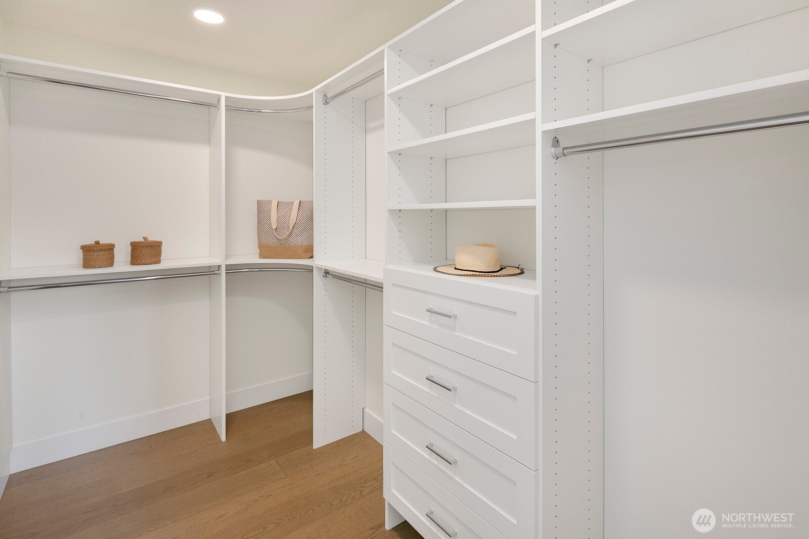 Seattle, Washington, 98115, United States, 4 Bedrooms Bedrooms, ,4 BathroomsBathrooms,Residential,Active,1933886