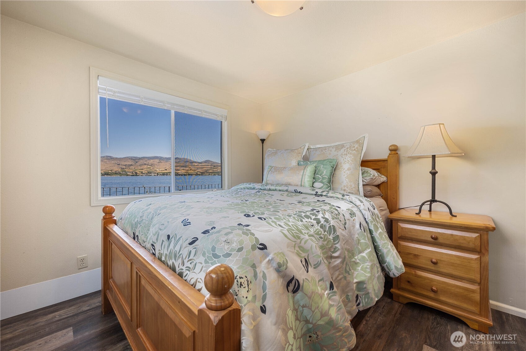 Chelan, Washington, 98816, United States, 2 Bedrooms Bedrooms, ,1 BathroomBathrooms,Residential,Active,1971795
