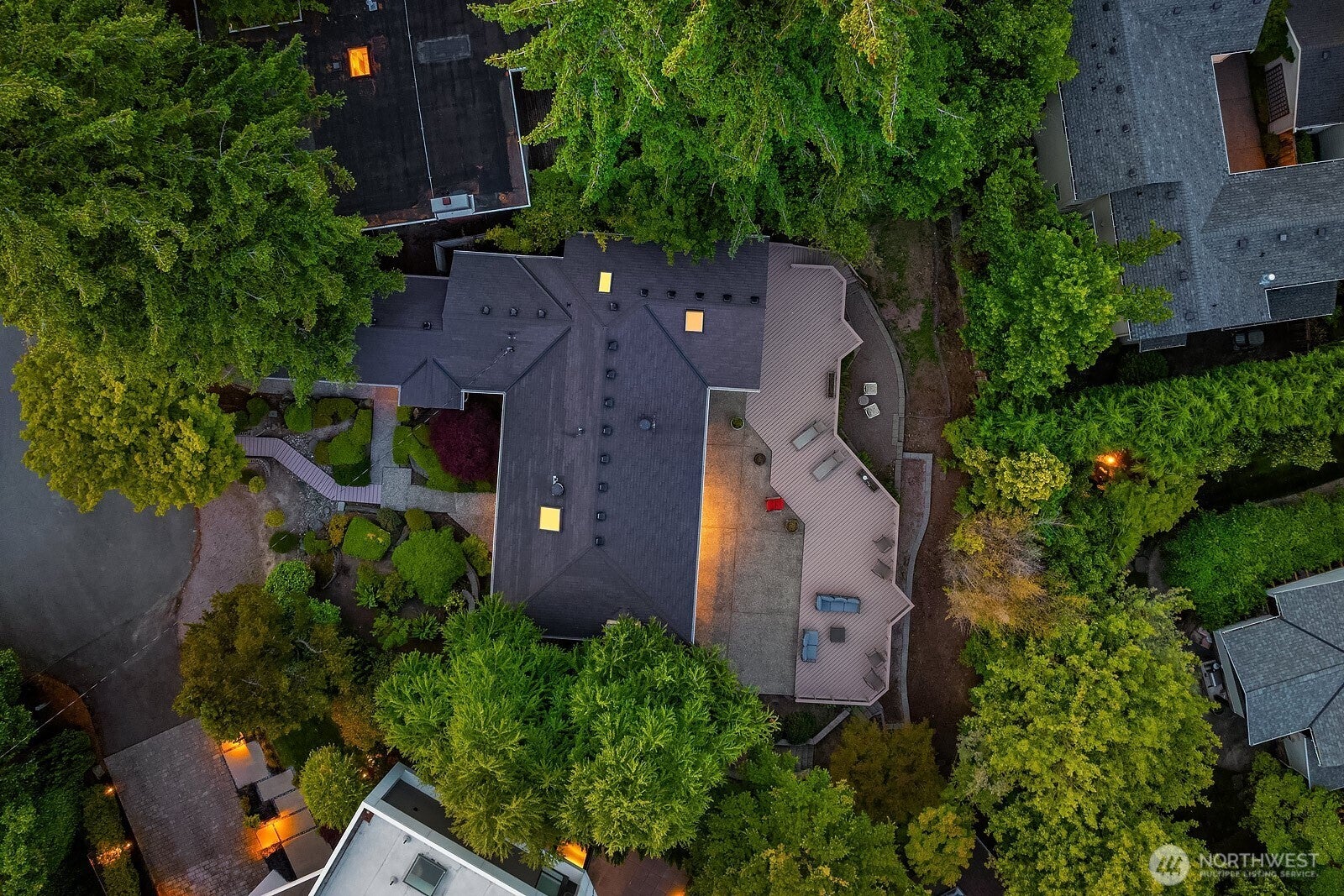 Bellevue, Washington, 98004, United States, 3 Bedrooms Bedrooms, ,2 BathroomsBathrooms,Residential,Active,1876689
