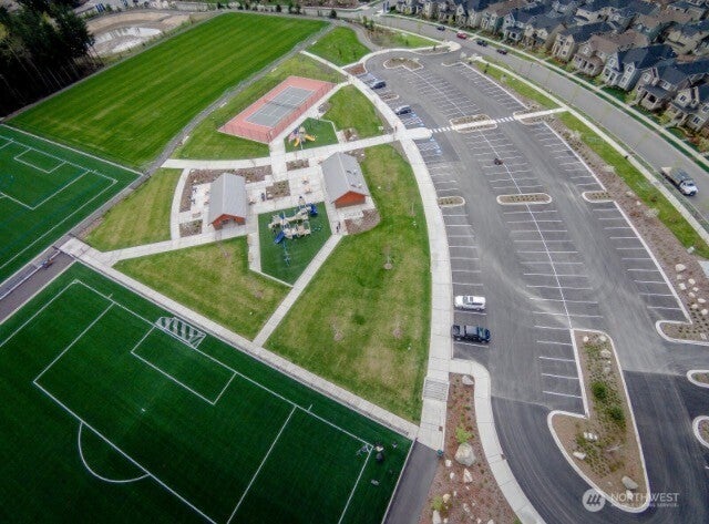 Snoqualmie, Washington, 98065, United States, 5 Bedrooms Bedrooms, ,4 BathroomsBathrooms,Residential,Active,1995292