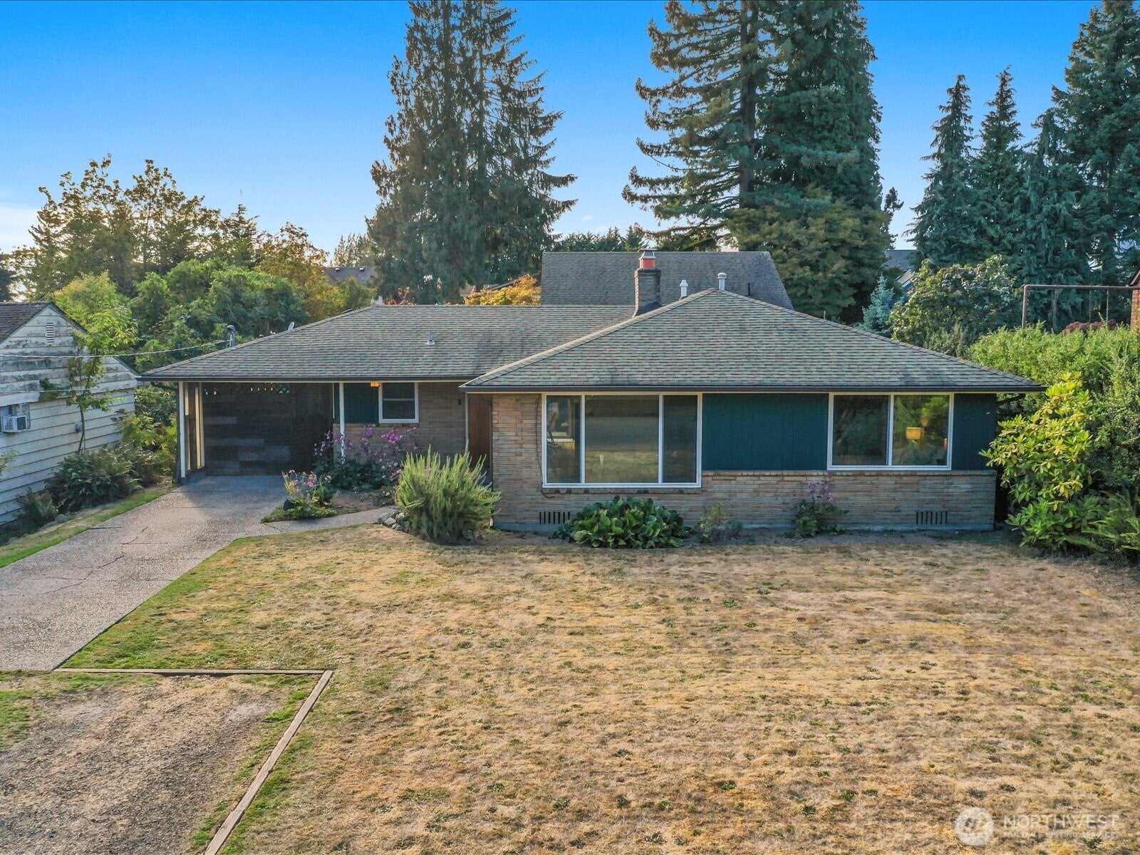 Seattle, Washington, 98103, United States, 3 Bedrooms Bedrooms, ,1 BathroomBathrooms,Residential,Active,1953017