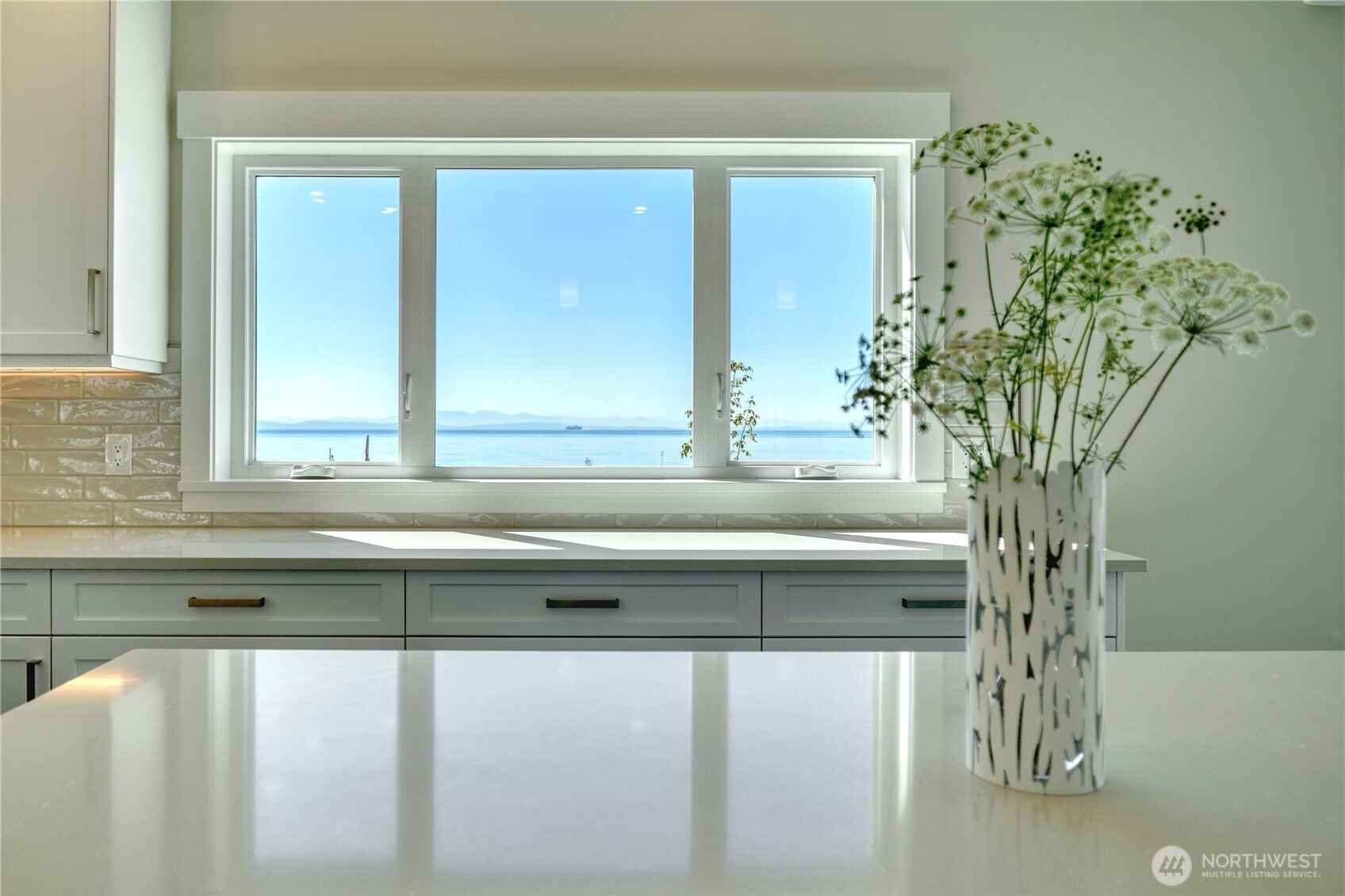 Point Roberts, Washington, 98281, United States, 2 Bedrooms Bedrooms, ,3 BathroomsBathrooms,Residential,Active,1905096