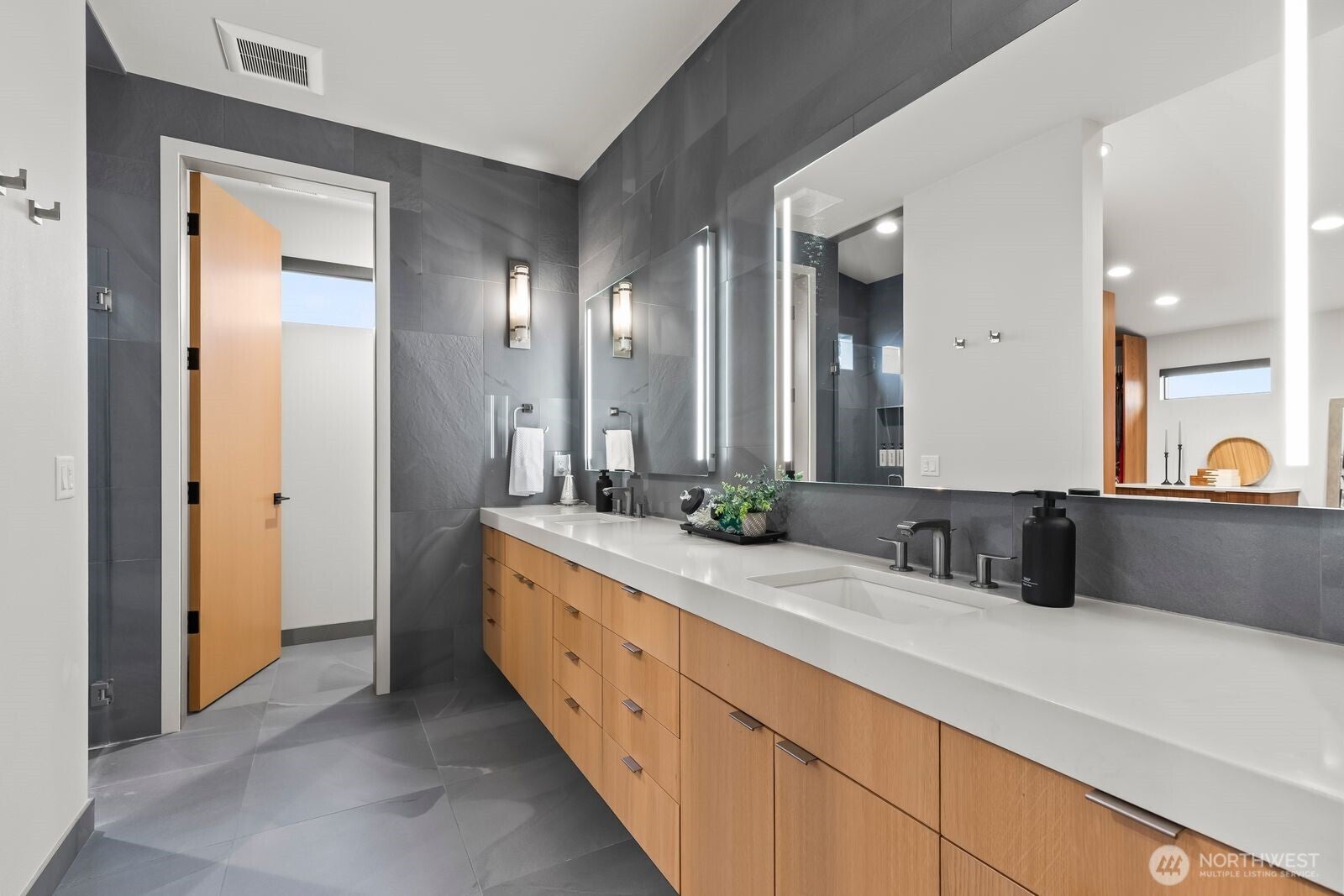 Yakima, Washington, 98908, United States, 1 Bedroom Bedrooms, ,1 BathroomBathrooms,Residential,Active,2013908