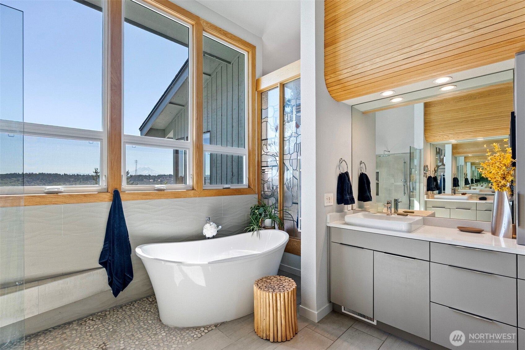 Gig Harbor, Washington, 98335, United States, 2 Bedrooms Bedrooms, ,4 BathroomsBathrooms,Residential,Active,1920248