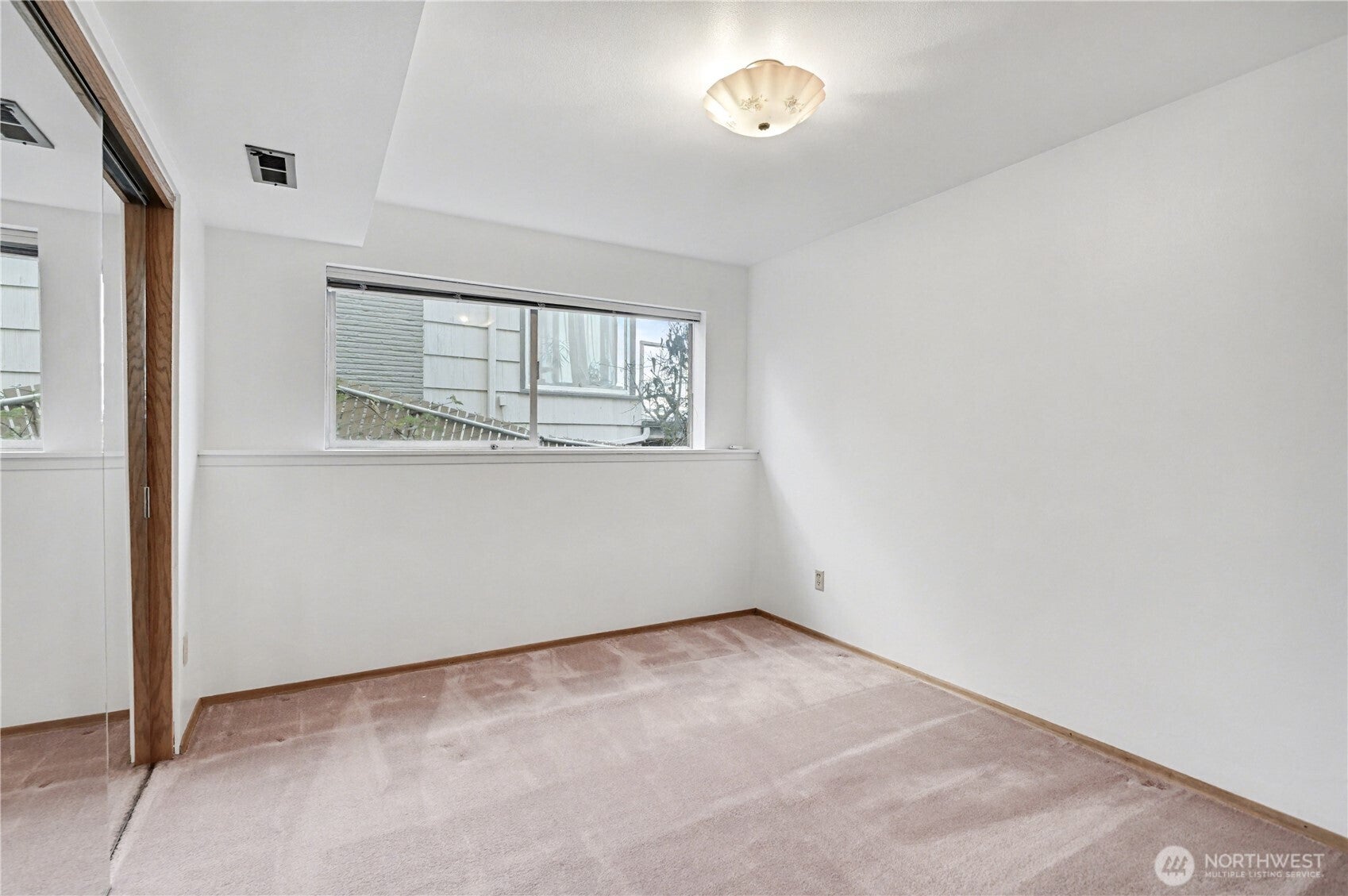 Seattle, Washington, 98105, United States, 6 Bedrooms Bedrooms, ,3 BathroomsBathrooms,Residential,Active,1995274