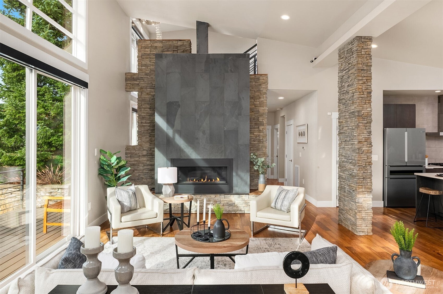 Kirkland, Washington, 98033, United States, 4 Bedrooms Bedrooms, ,5 BathroomsBathrooms,Residential,Active,1973549