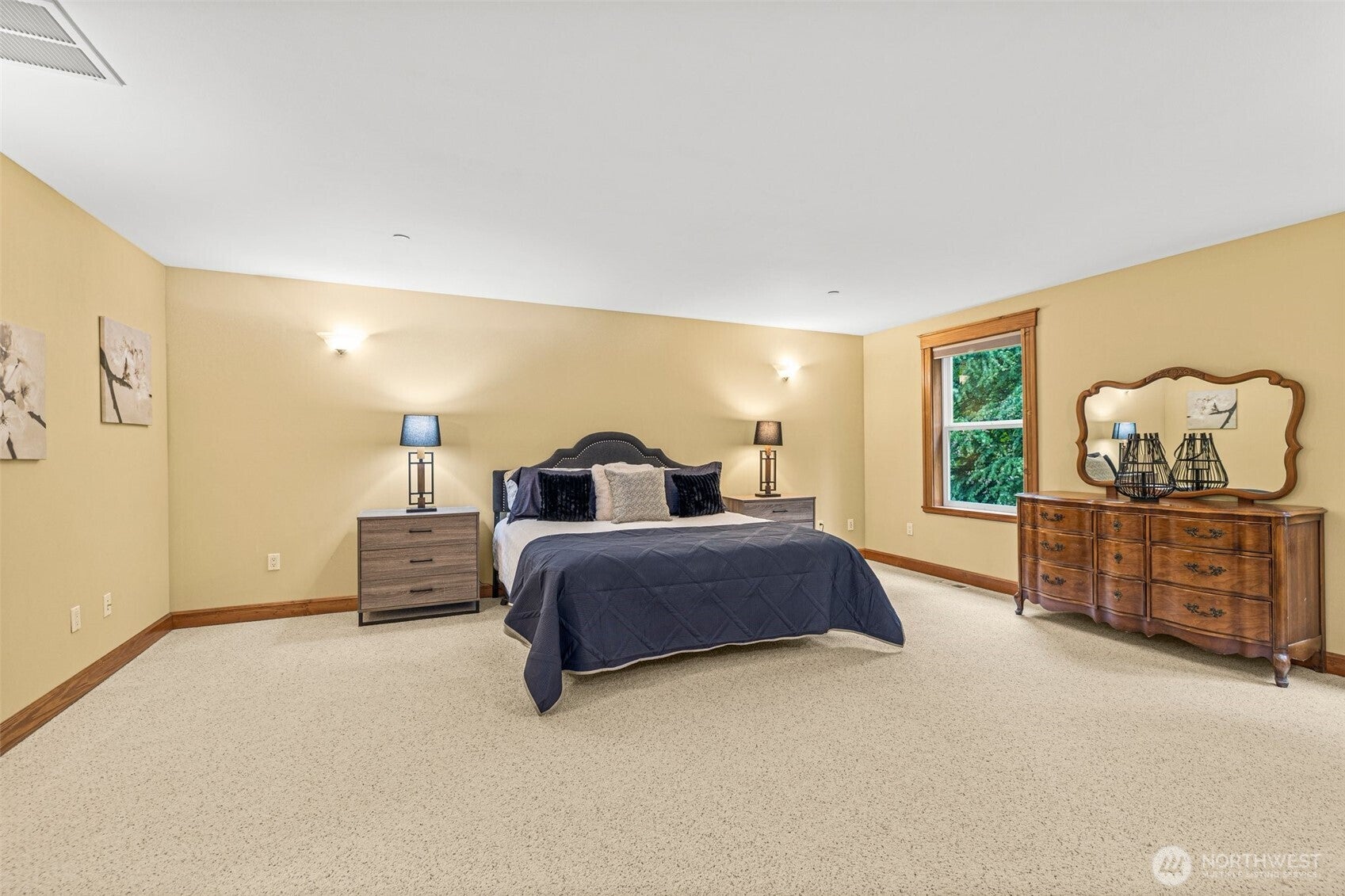 Kent, Washington, 98042, United States, 4 Bedrooms Bedrooms, ,4 BathroomsBathrooms,Residential,Active,1908132