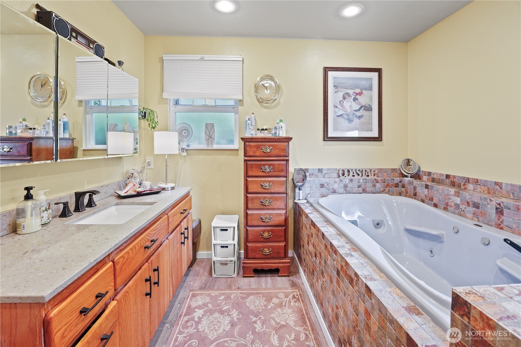 Clyde Hill, Washington, 98004, United States, 3 Bedrooms Bedrooms, ,1 BathroomBathrooms,Residential,Active,1922311