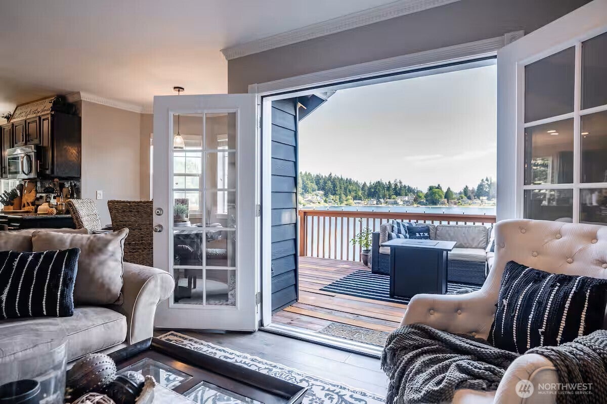 Lakewood, Washington, 98498, United States, 4 Bedrooms Bedrooms, ,4 BathroomsBathrooms,Residential,Active,1988477