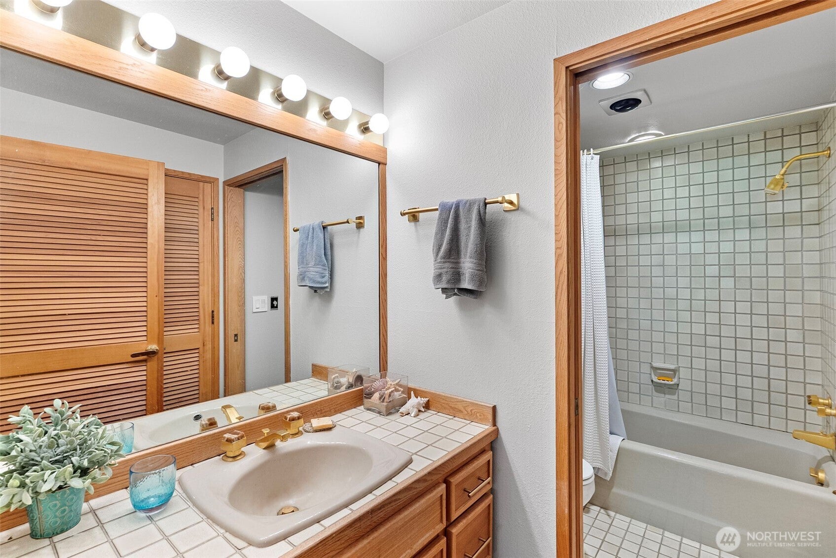 Gig Harbor, Washington, 98335, United States, 2 Bedrooms Bedrooms, ,4 BathroomsBathrooms,Residential,Active,1920248
