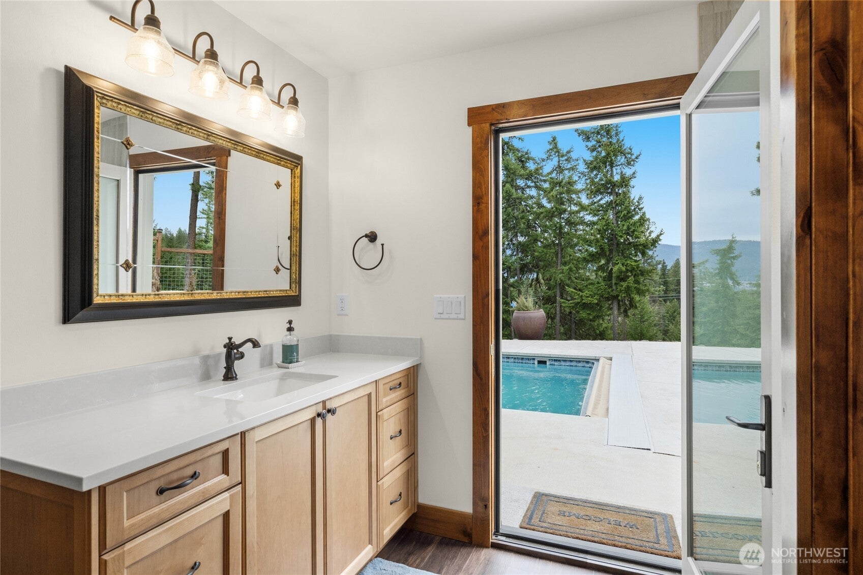 Cle Elum, Washington, 98922, United States, 3 Bedrooms Bedrooms, ,3 BathroomsBathrooms,Residential,Active,2031010