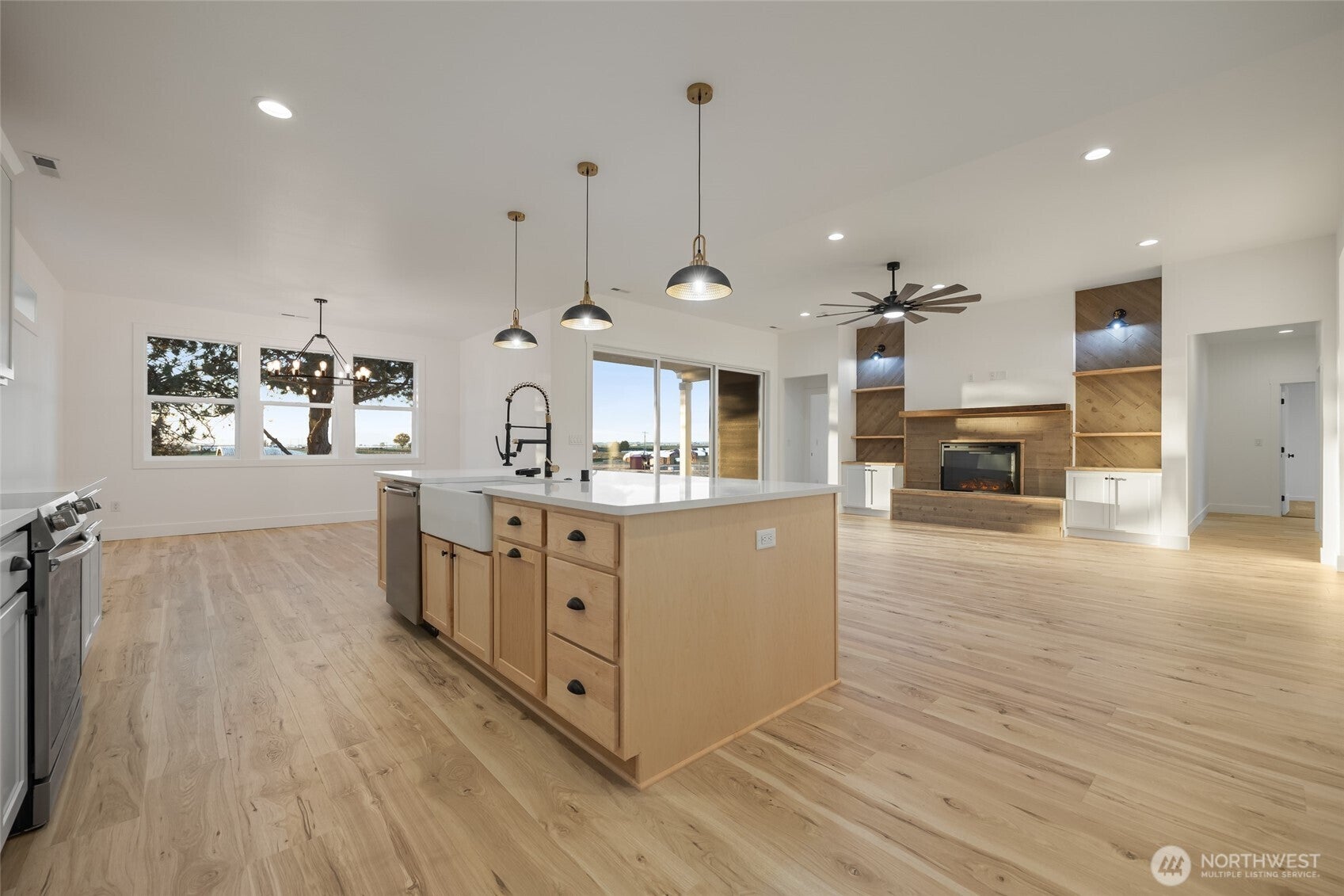 Kennewick, Washington, 99338, United States, 4 Bedrooms Bedrooms, ,3 BathroomsBathrooms,Residential,Active,1996297