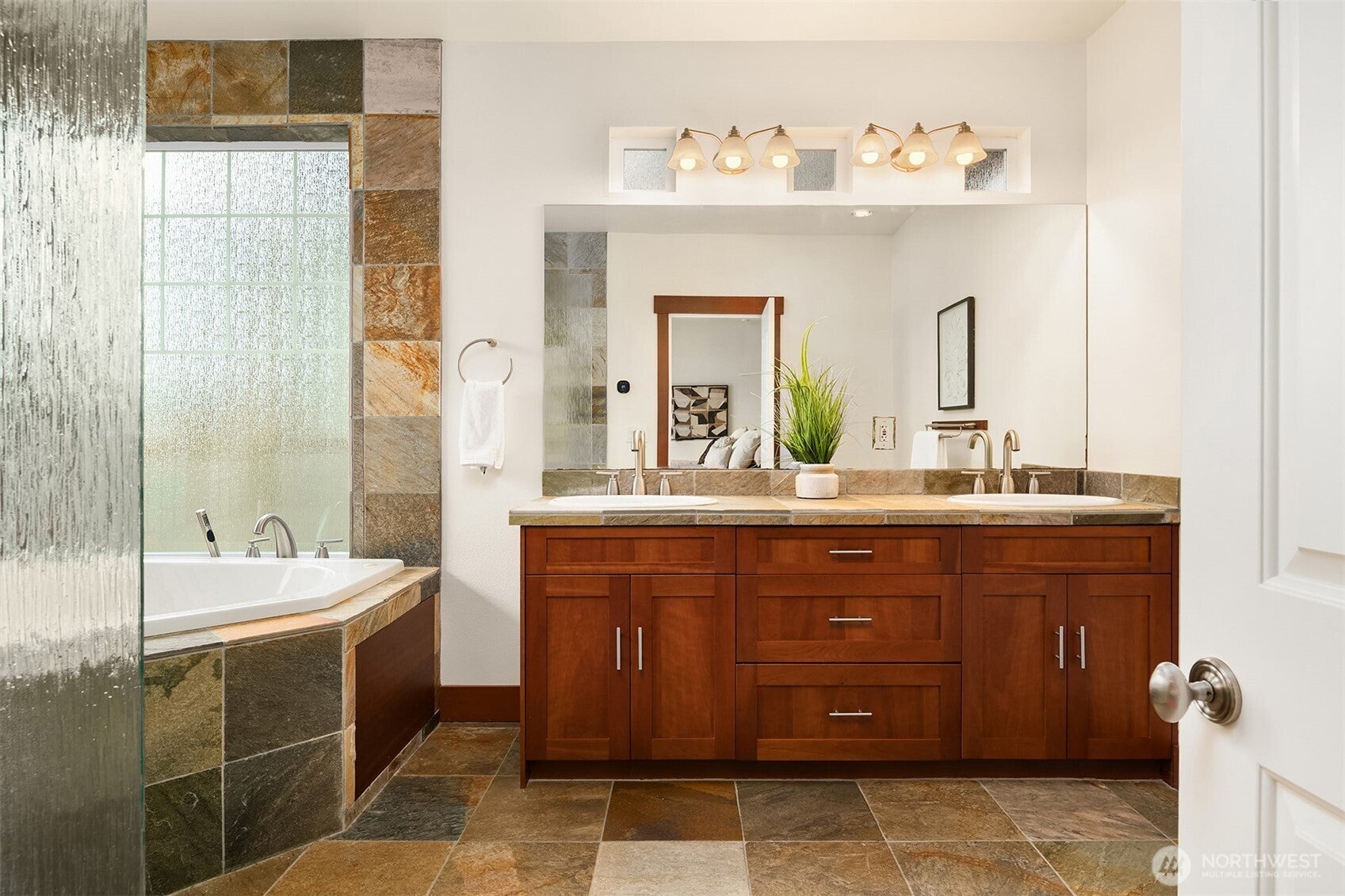Carnation, Washington, 98014, United States, ,3 BathroomsBathrooms,Residential,Active,1871260
