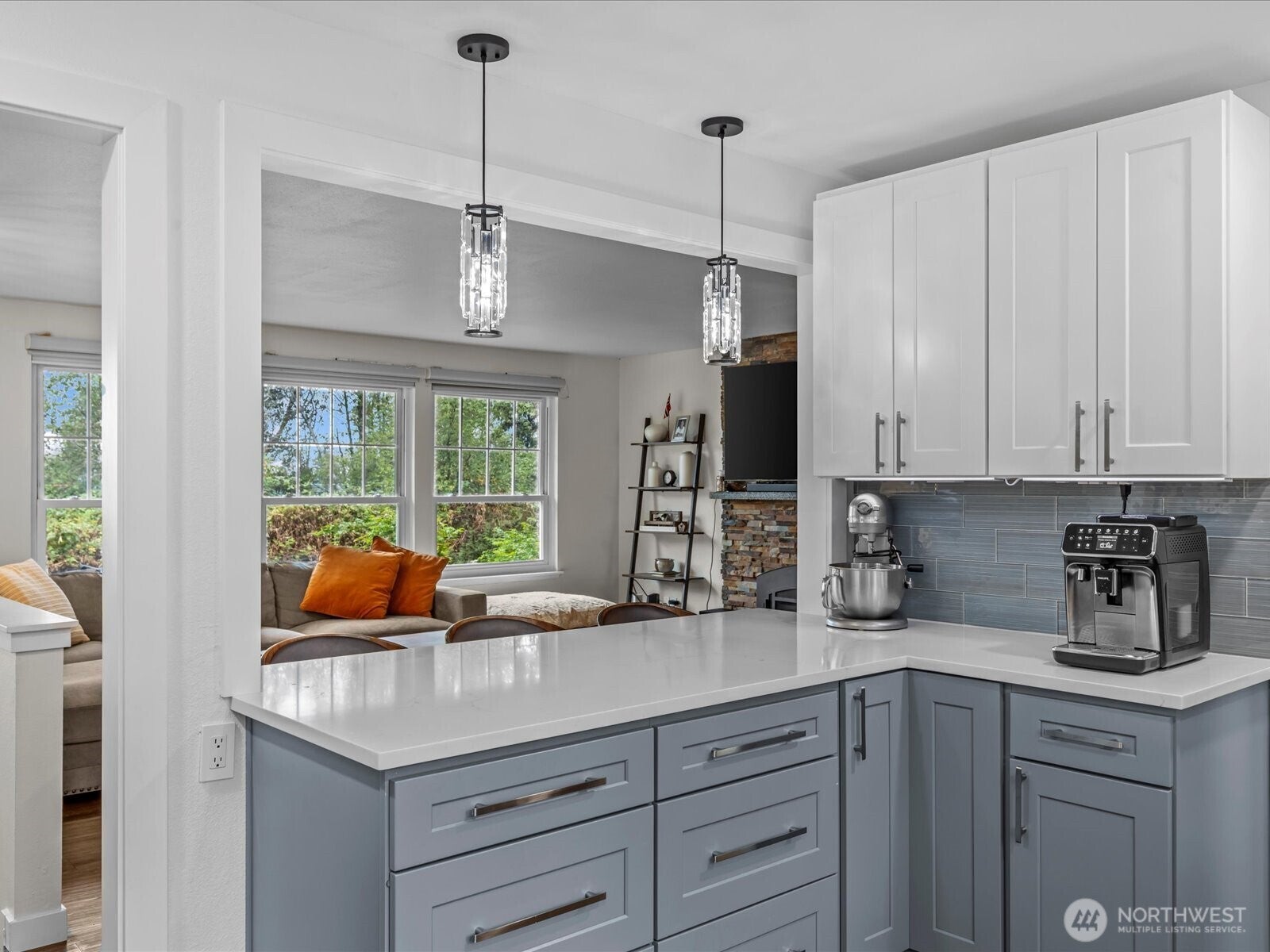 Kirkland, Washington, 98033, United States, 3 Bedrooms Bedrooms, ,3 BathroomsBathrooms,Residential,Active,1941339