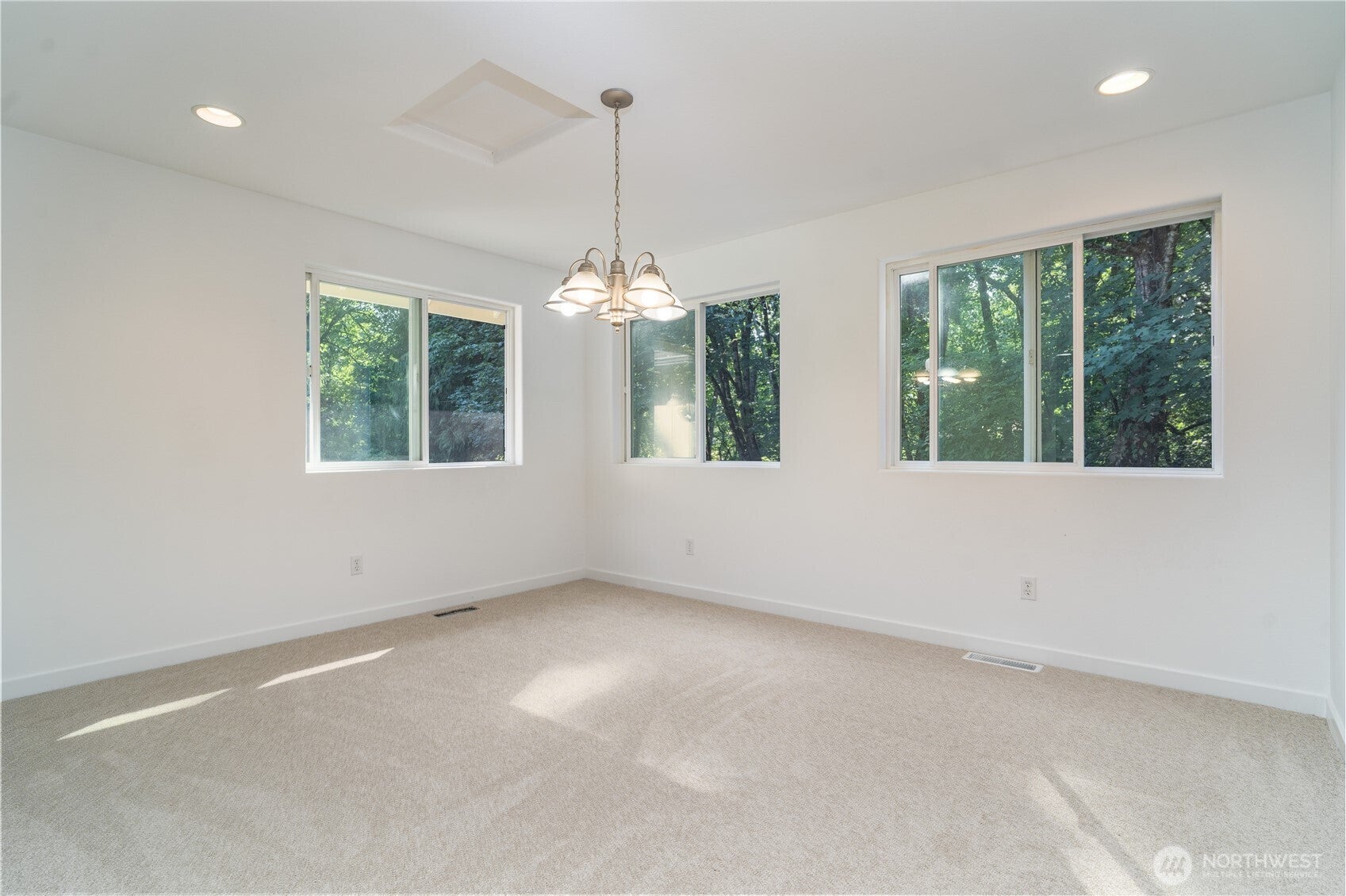 Olympia, Washington, 98516, United States, 3 Bedrooms Bedrooms, ,3 BathroomsBathrooms,Residential,Active,1945848