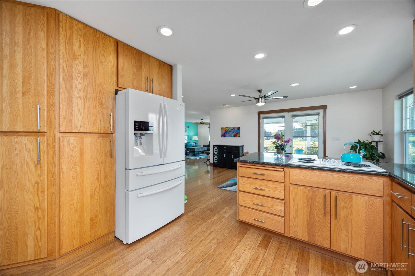 Manson, Washington, 98831, United States, 3 Bedrooms Bedrooms, ,3 BathroomsBathrooms,Residential,Active,1946323