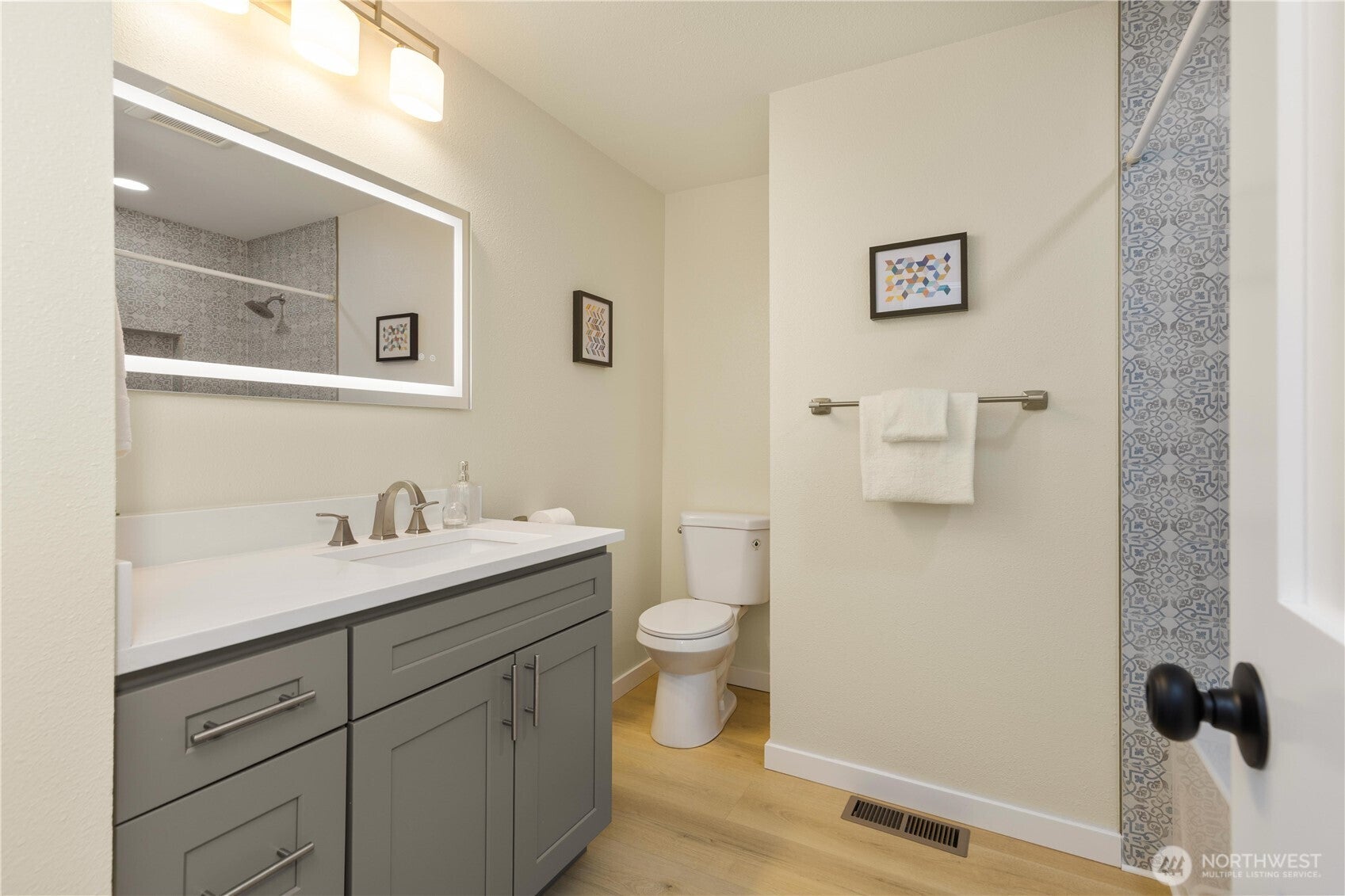 Woodinville, Washington, 98072, United States, 4 Bedrooms Bedrooms, ,3 BathroomsBathrooms,Residential,Active,1952507