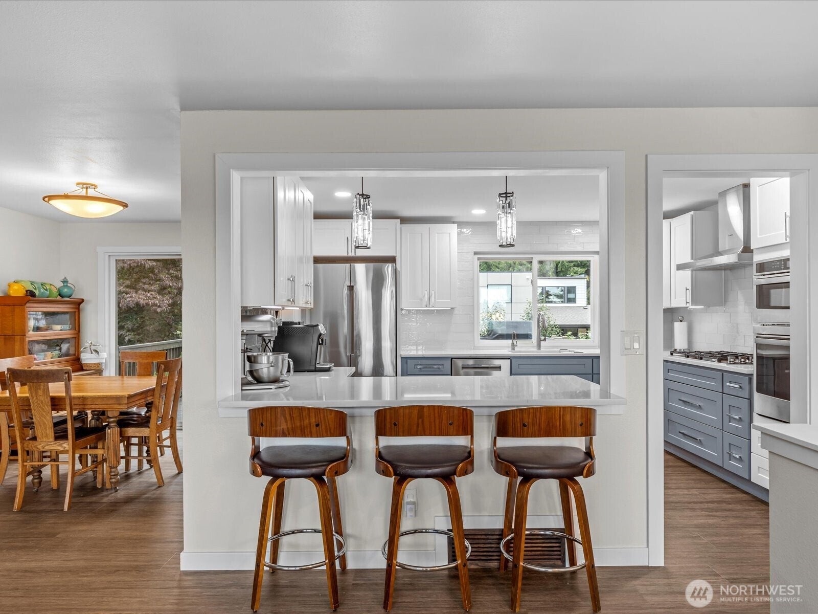 Kirkland, Washington, 98033, United States, 3 Bedrooms Bedrooms, ,3 BathroomsBathrooms,Residential,Active,1941339