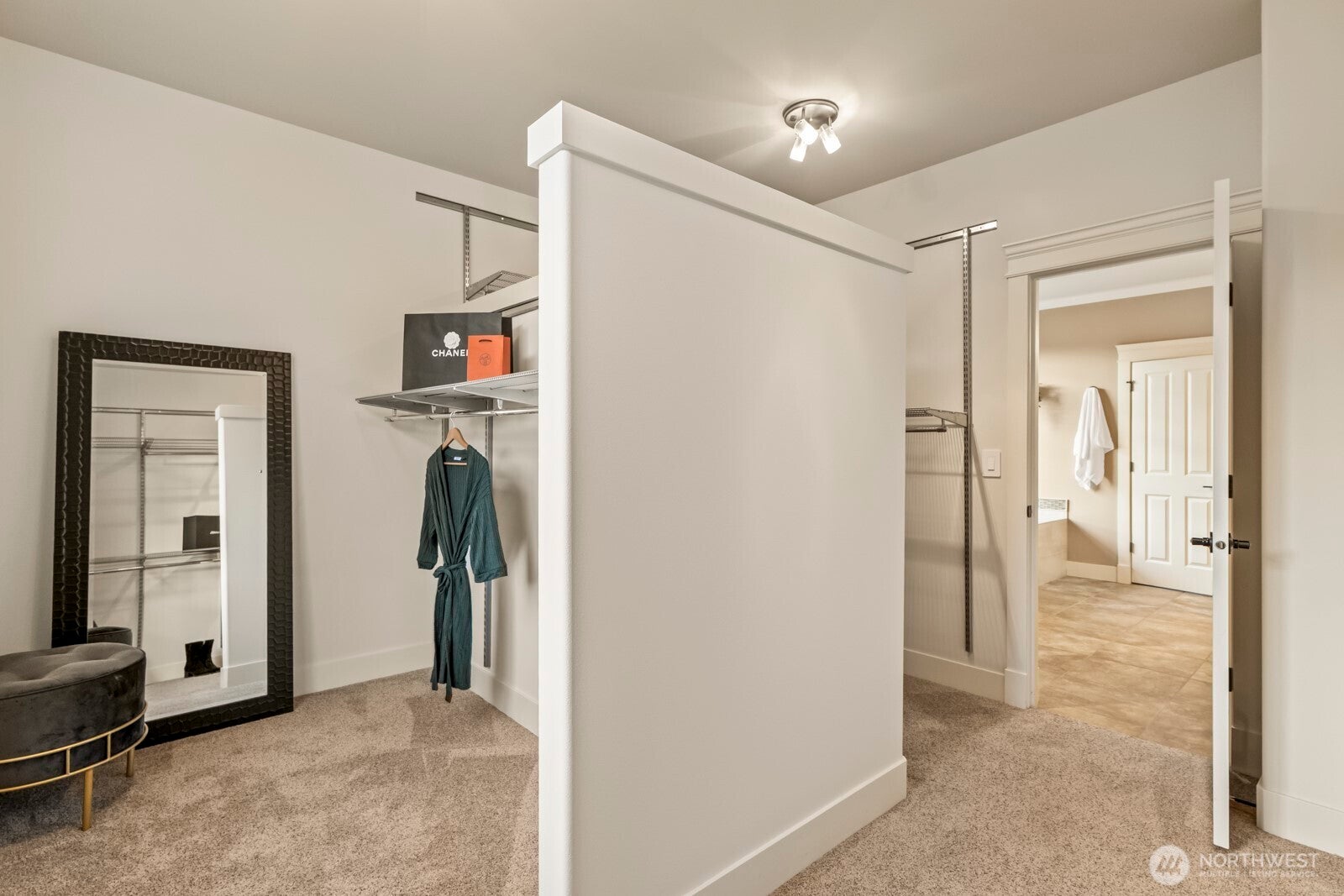 Redmond, Washington, 98053, United States, 4 Bedrooms Bedrooms, ,5 BathroomsBathrooms,Residential,Active,1967297