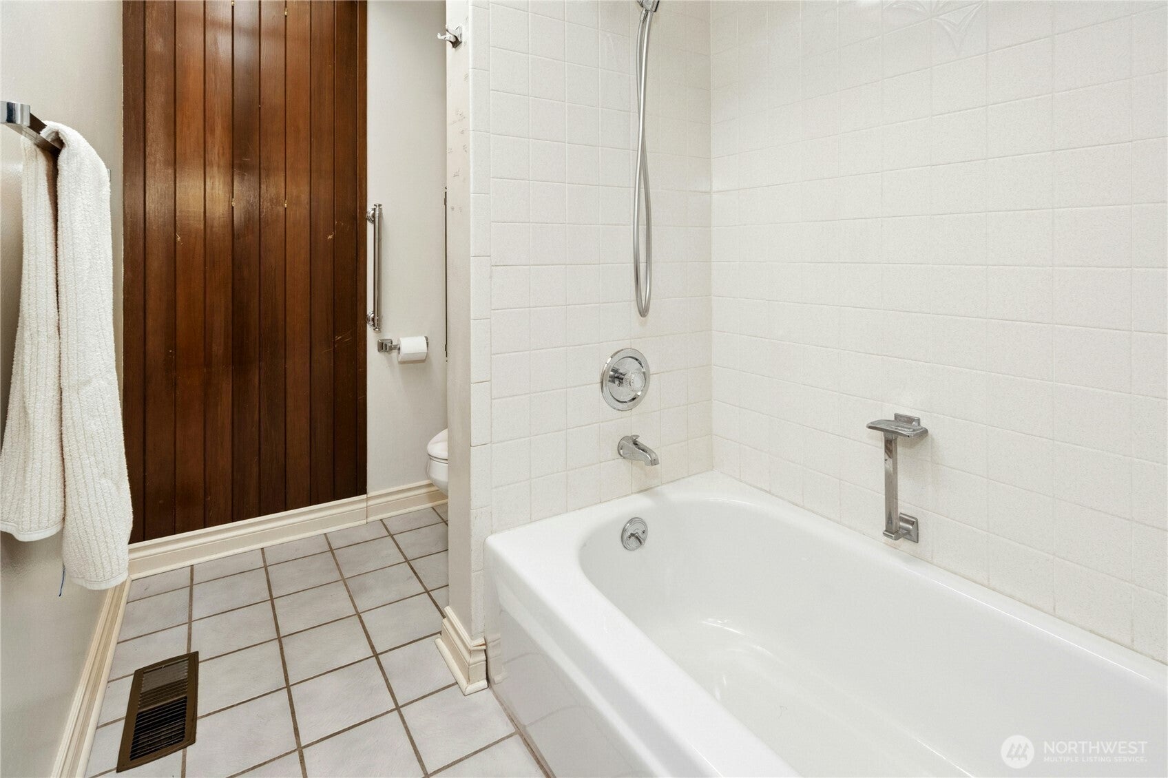 Bellevue, Washington, 98008, United States, 3 Bedrooms Bedrooms, ,2 BathroomsBathrooms,Residential,Active,1914589