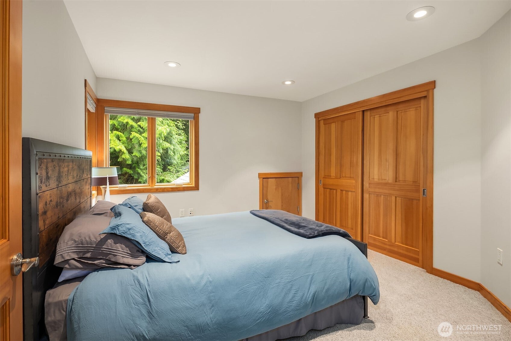 Kirkland, Washington, 98033, United States, 4 Bedrooms Bedrooms, ,3 BathroomsBathrooms,Residential,Active,1943757