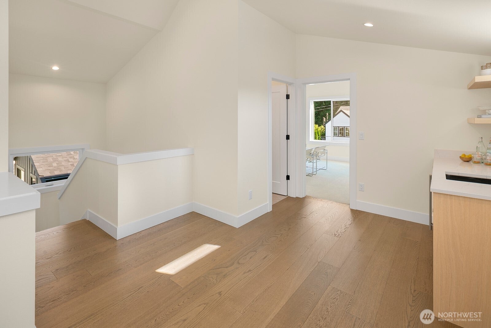 Seattle, Washington, 98115, United States, 4 Bedrooms Bedrooms, ,4 BathroomsBathrooms,Residential,Active,1934821