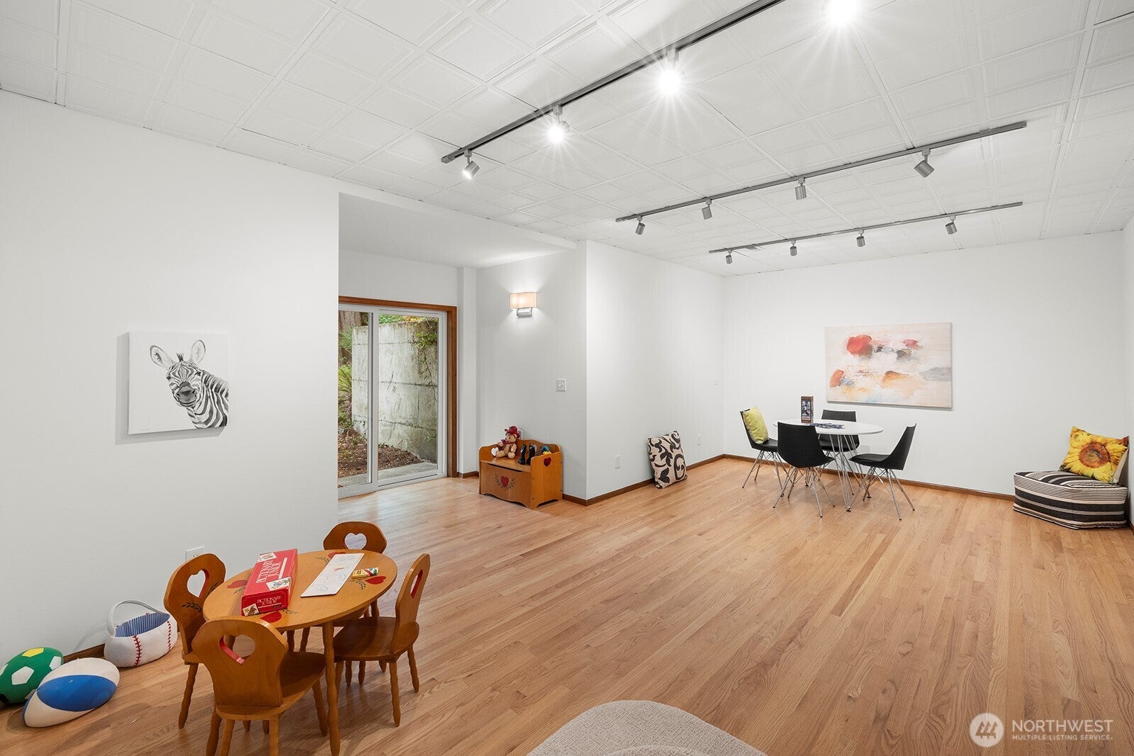 Issaquah, Washington, 98027, United States, 4 Bedrooms Bedrooms, ,3 BathroomsBathrooms,Residential,Active,1952447