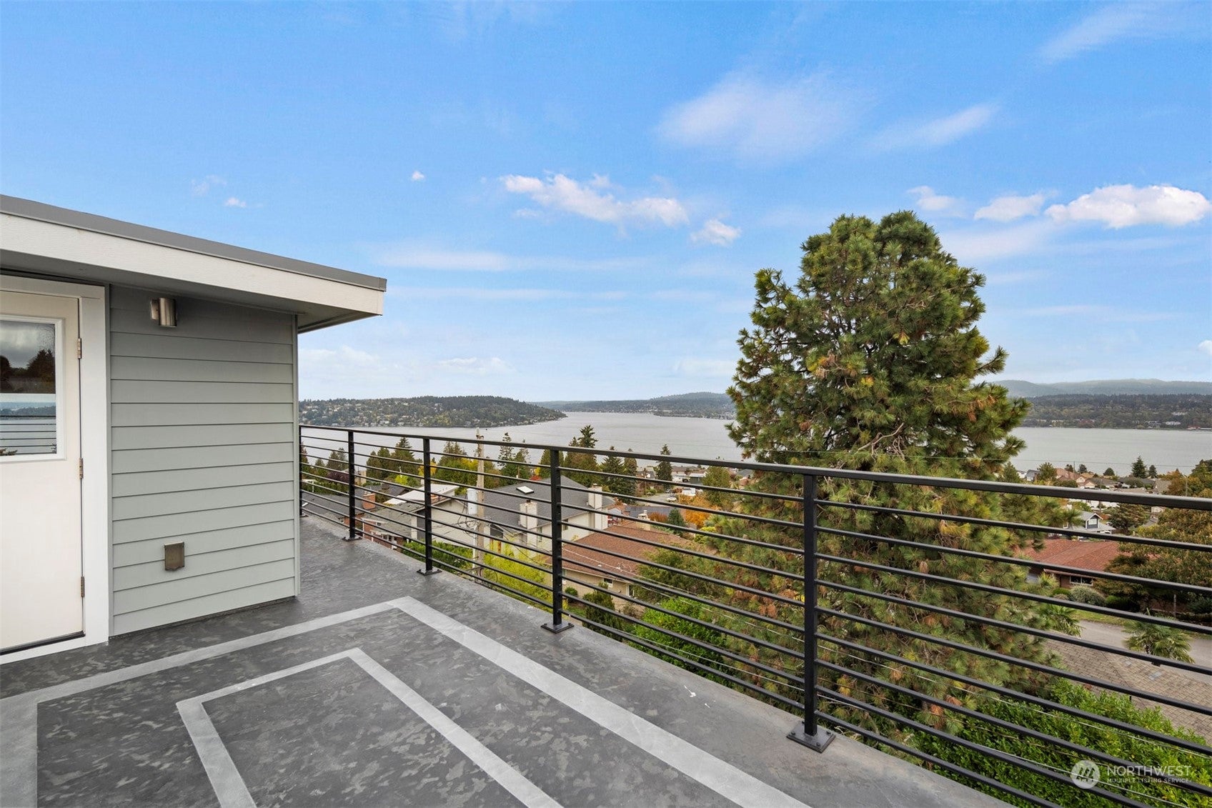 Seattle, Washington, 98178, United States, ,7 BathroomsBathrooms,Residential,Active,1702986