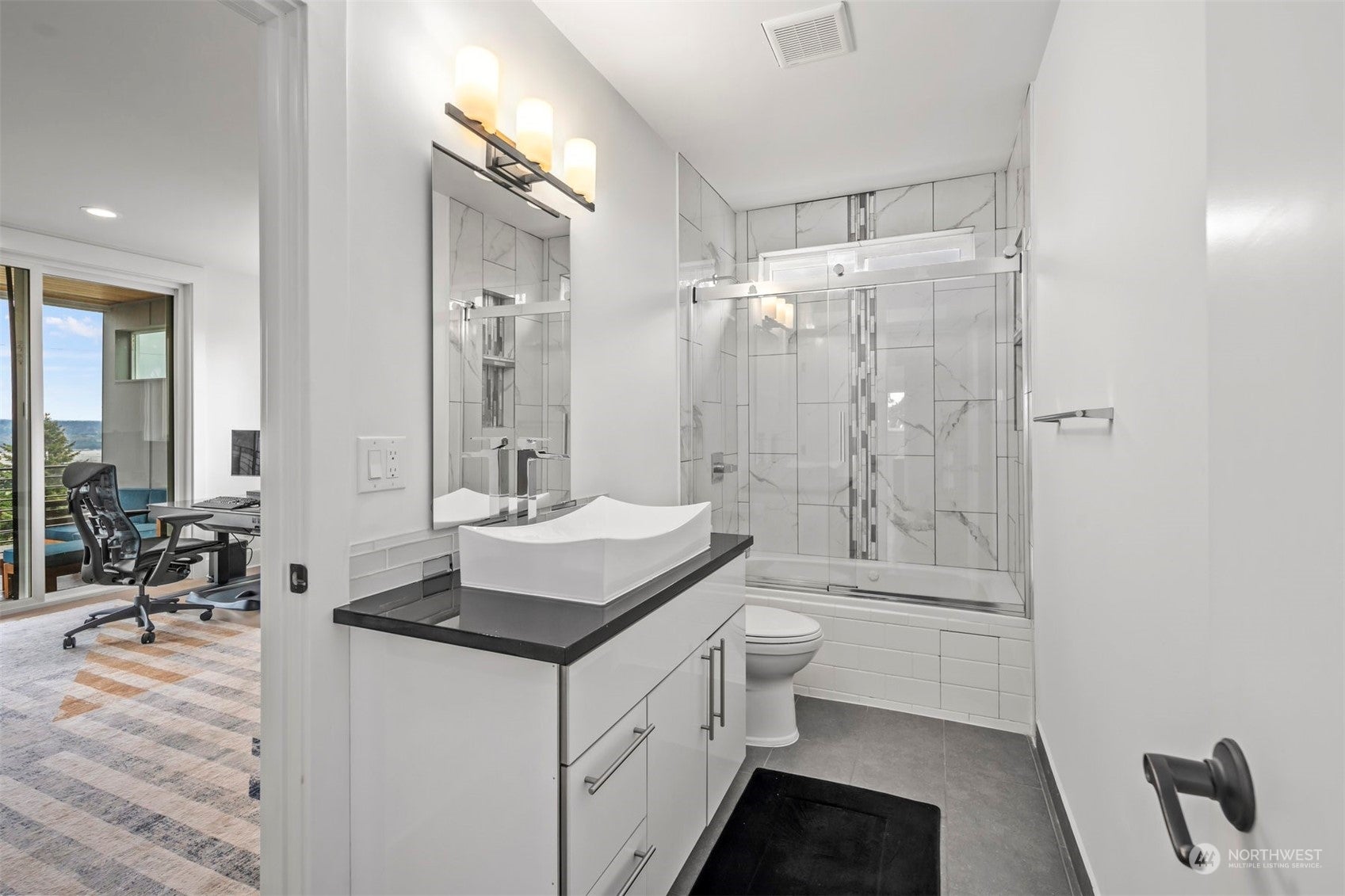 Seattle, Washington, 98178, United States, ,7 BathroomsBathrooms,Residential,Active,1702986