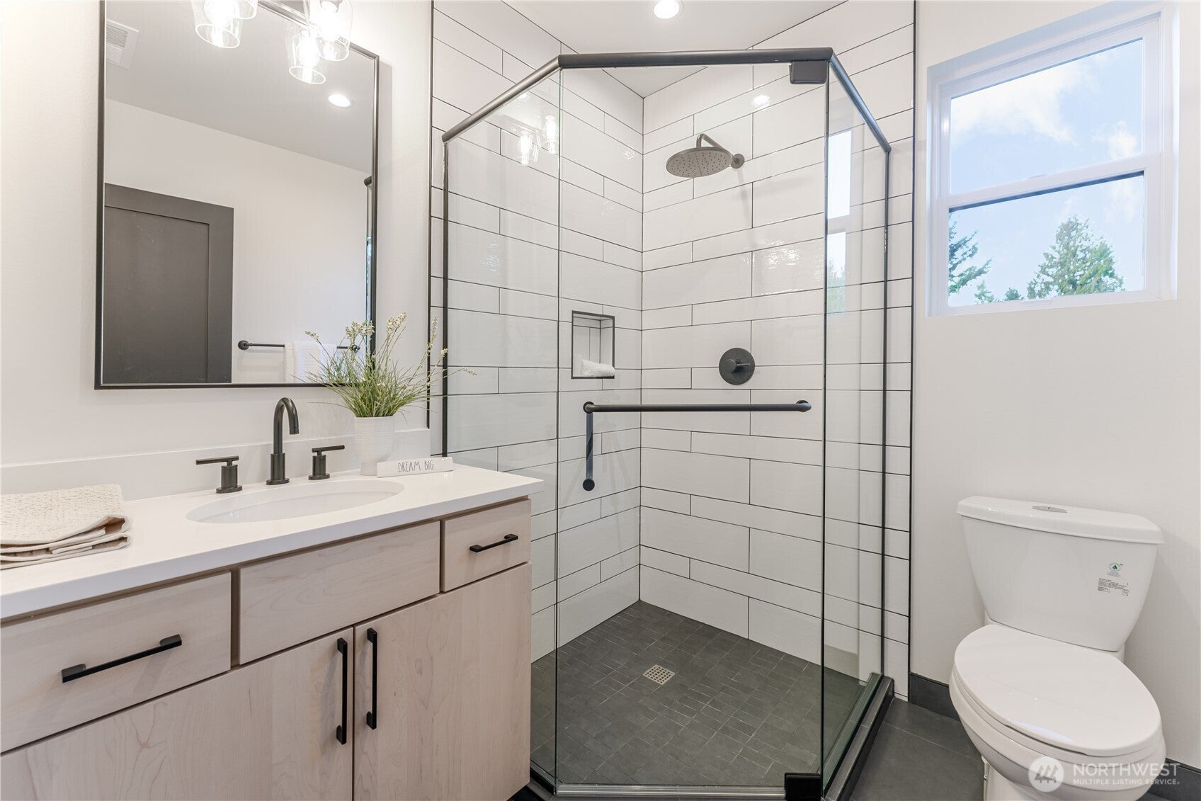 Kirkland, Washington, 98033, United States, 6 Bedrooms Bedrooms, ,7 BathroomsBathrooms,Residential,Active,2015249