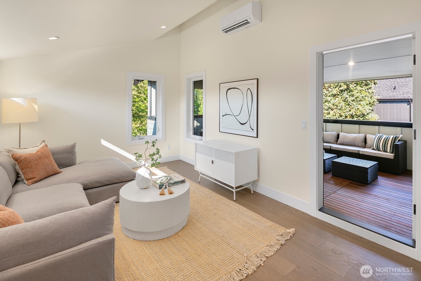 Seattle, Washington, 98115, United States, 4 Bedrooms Bedrooms, ,4 BathroomsBathrooms,Residential,Active,1934821