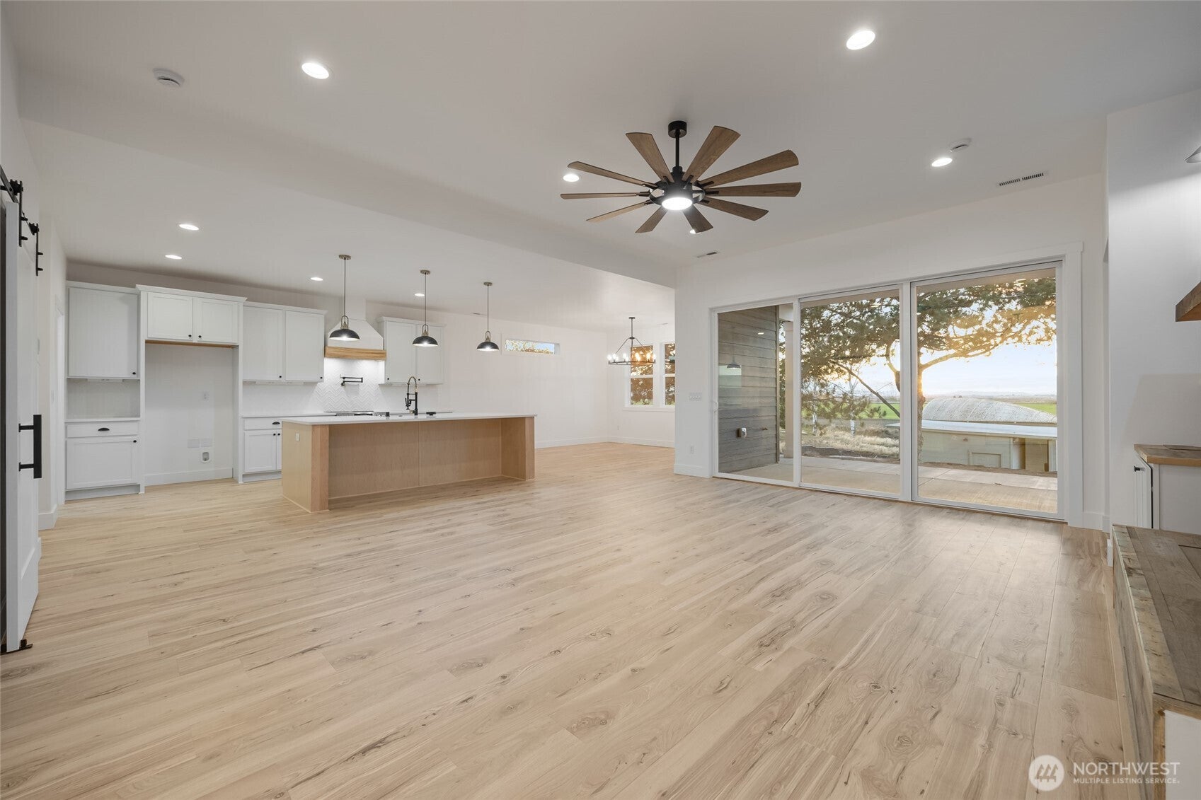 Kennewick, Washington, 99338, United States, 4 Bedrooms Bedrooms, ,3 BathroomsBathrooms,Residential,Active,1996297