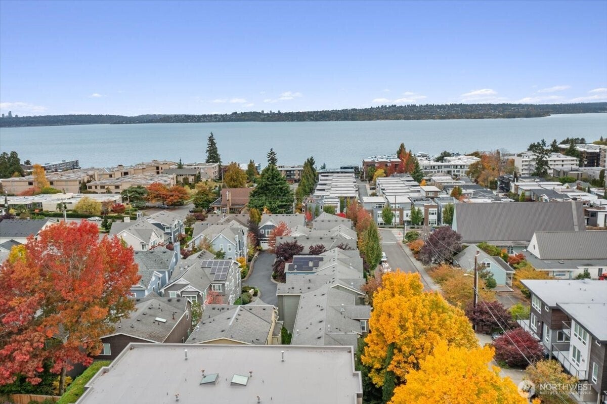Kirkland, Washington, 98033, United States, 3 Bedrooms Bedrooms, ,2 BathroomsBathrooms,Residential,Active,1968423