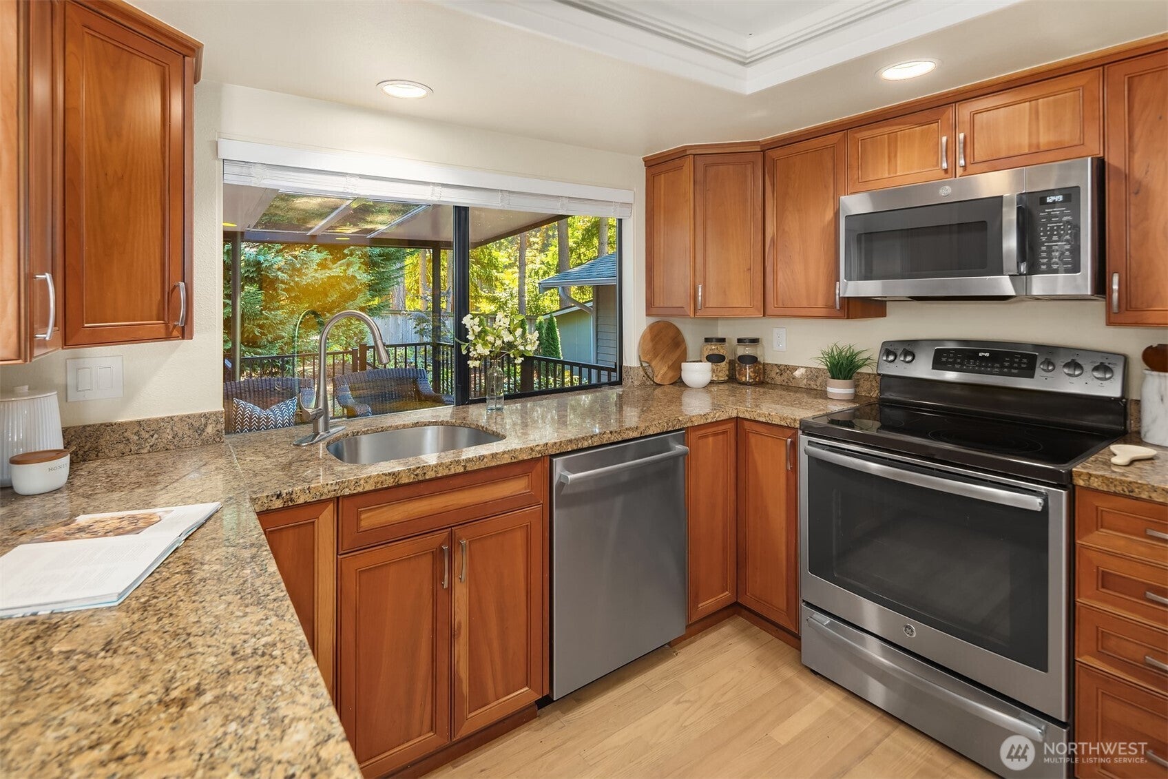 Redmond, Washington, 98052, United States, 3 Bedrooms Bedrooms, ,3 BathroomsBathrooms,Residential,Active,1953712