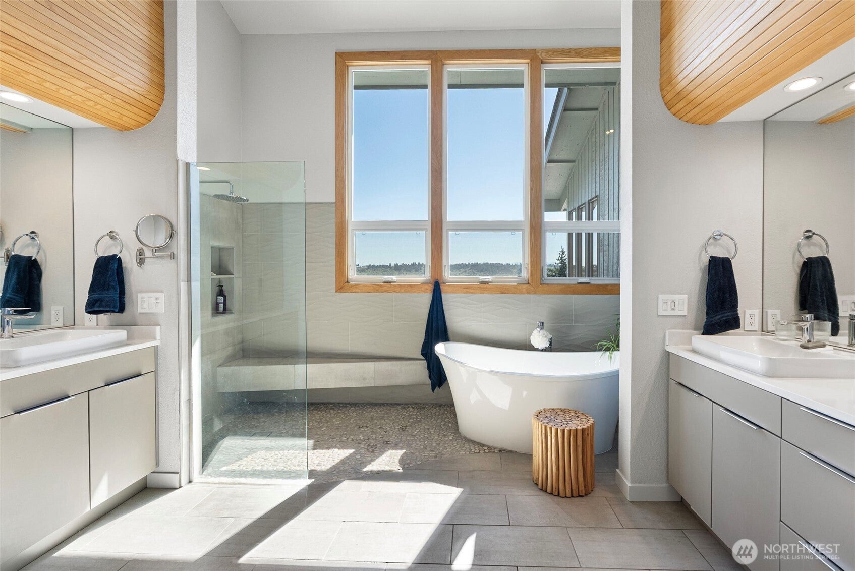 Gig Harbor, Washington, 98335, United States, 2 Bedrooms Bedrooms, ,4 BathroomsBathrooms,Residential,Active,1920248