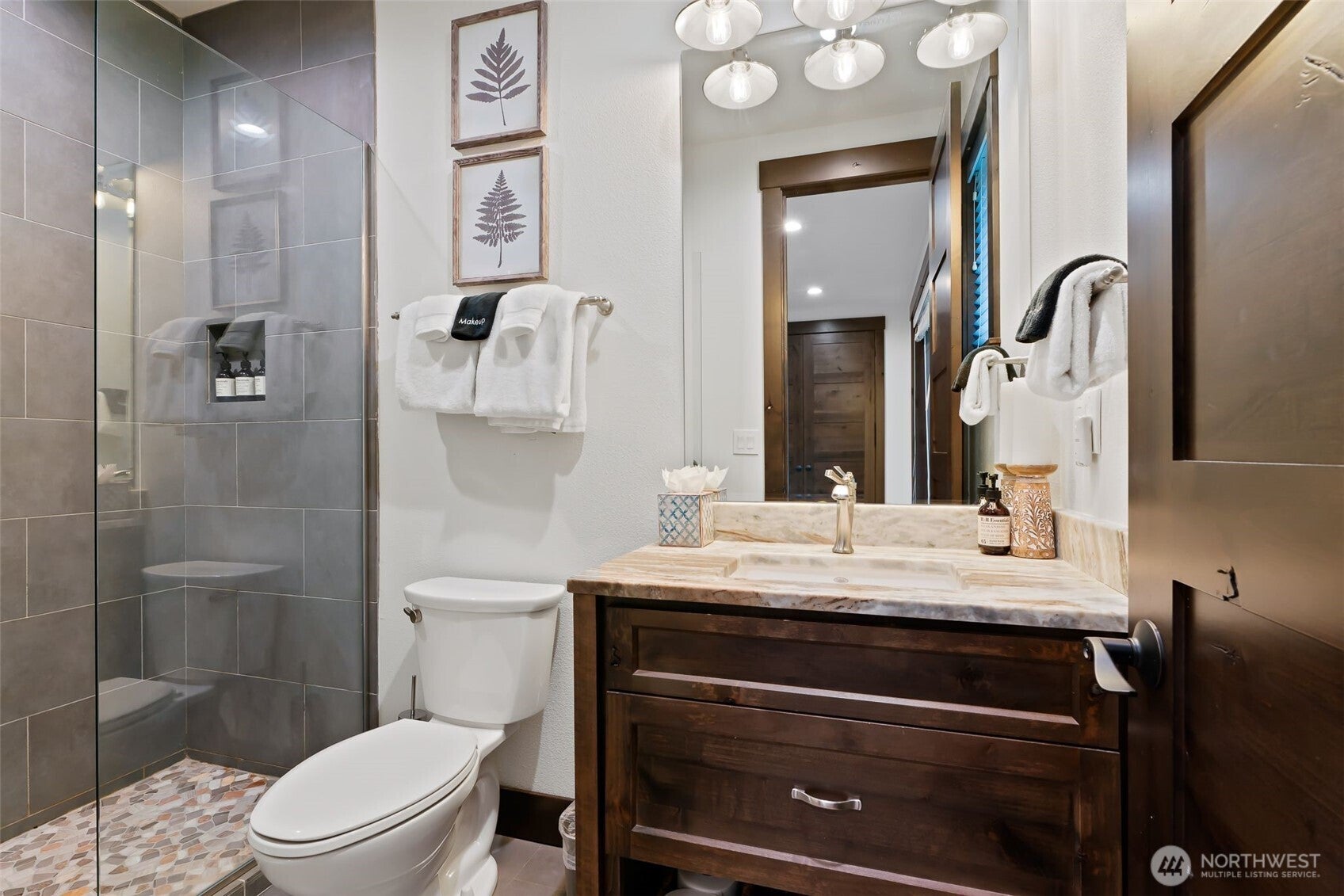 Cle Elum, Washington, 98922, United States, 4 Bedrooms Bedrooms, ,5 BathroomsBathrooms,Residential,Active,2012928