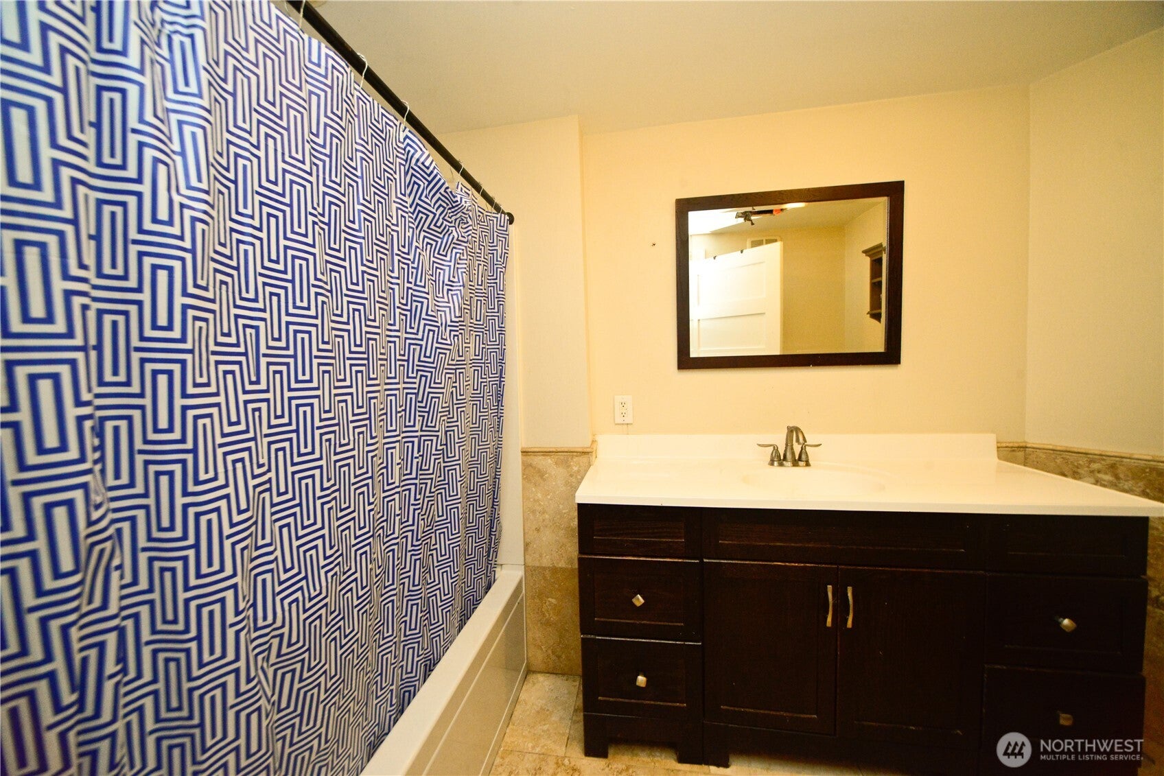 Kirkland, Washington, 98033, United States, 3 Bedrooms Bedrooms, ,3 BathroomsBathrooms,Residential,Active,1945839