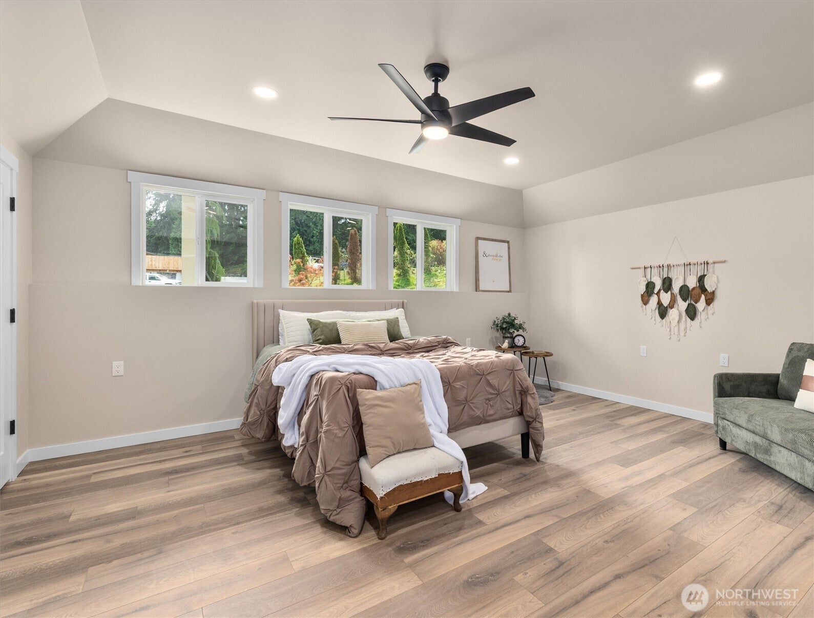 Snohomish, Washington, 98290, United States, 3 Bedrooms Bedrooms, ,3 BathroomsBathrooms,Residential,Active,1929406