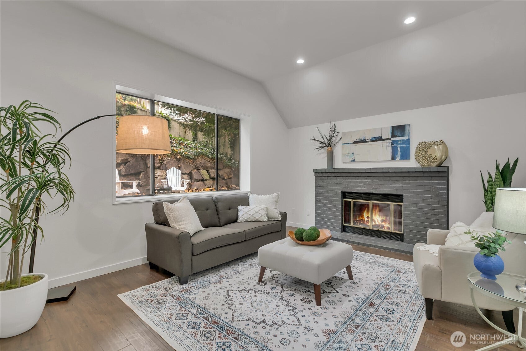 Bellevue, Washington, 98005, United States, 4 Bedrooms Bedrooms, ,3 BathroomsBathrooms,Residential,Active,1988415