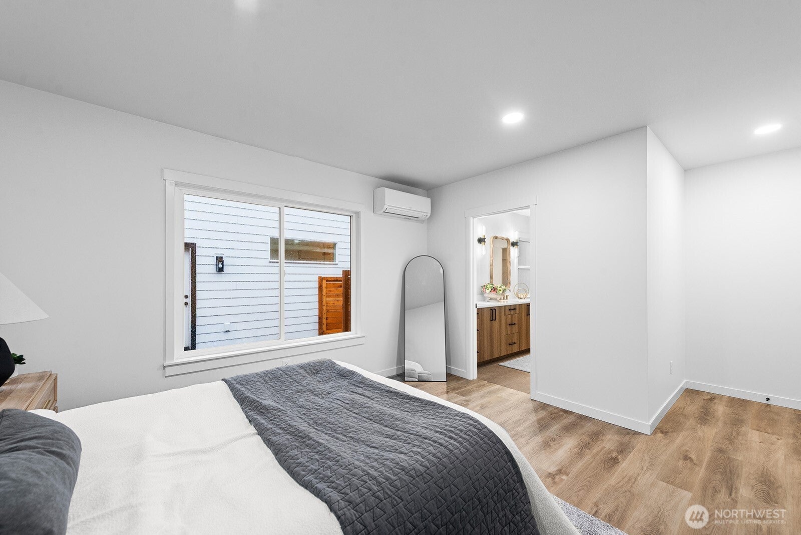 Seattle, Washington, 98125, United States, 4 Bedrooms Bedrooms, ,4 BathroomsBathrooms,Residential,Active,1988448