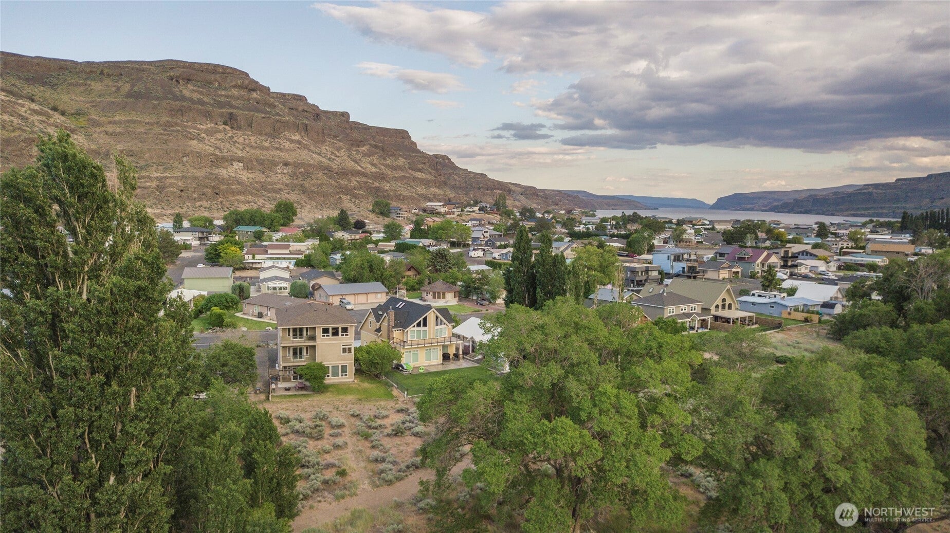 Quincy, Washington, 98848, United States, 4 Bedrooms Bedrooms, ,4 BathroomsBathrooms,Residential,Active,1824915