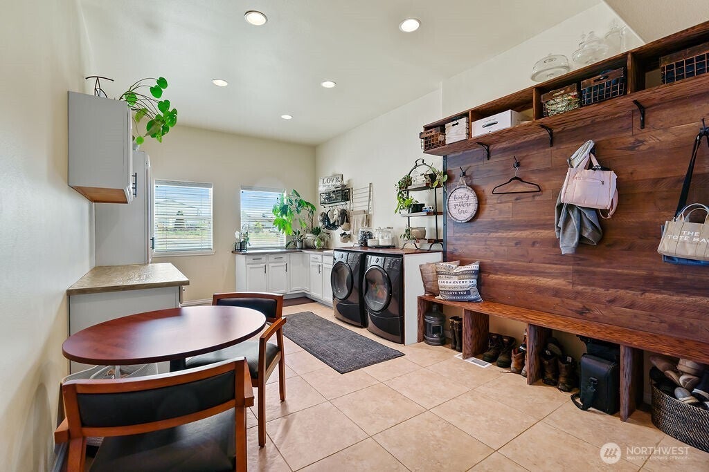 Yakima, Washington, 98901, United States, 4 Bedrooms Bedrooms, ,3 BathroomsBathrooms,Residential,Active,1820832