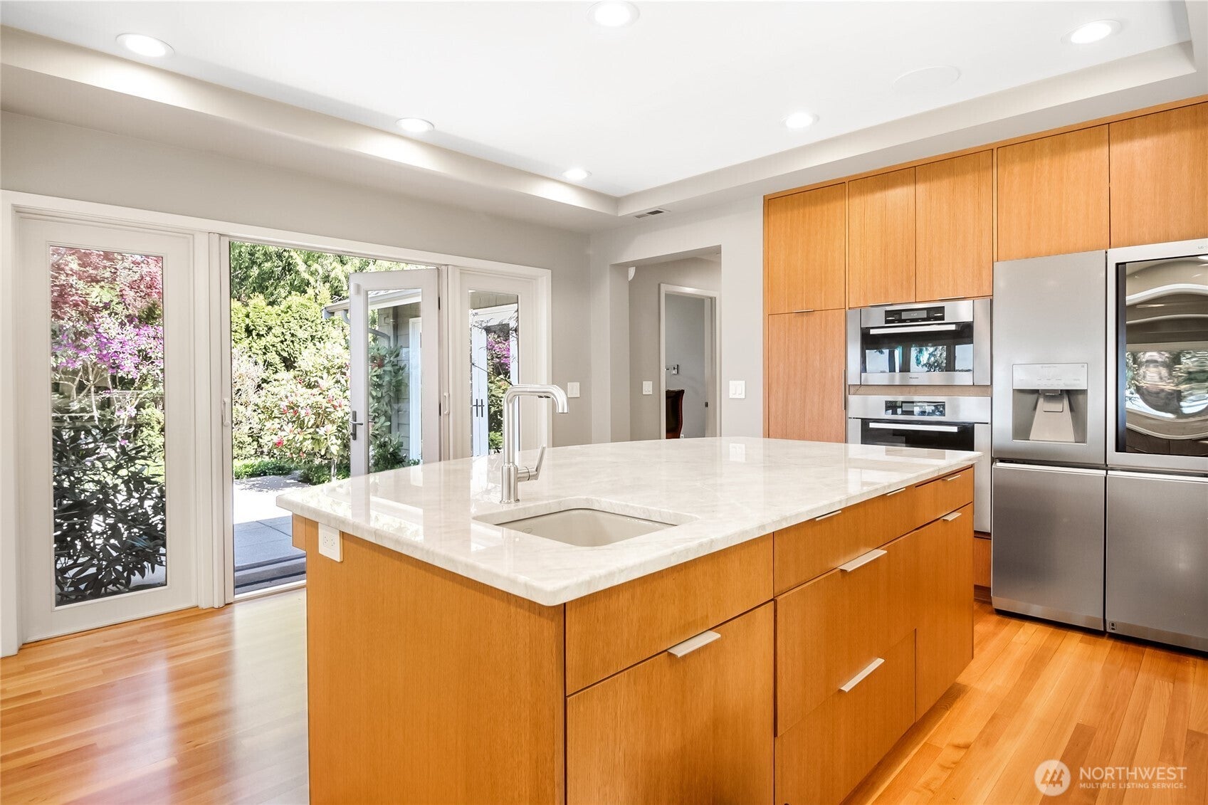 Medina, Washington, 98039, United States, 3 Bedrooms Bedrooms, ,3 BathroomsBathrooms,Residential,Active,1781504