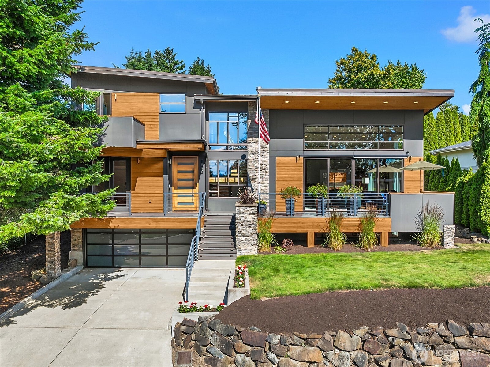 Kirkland, Washington, 98033, United States, 4 Bedrooms Bedrooms, ,5 BathroomsBathrooms,Residential,Active,1973549