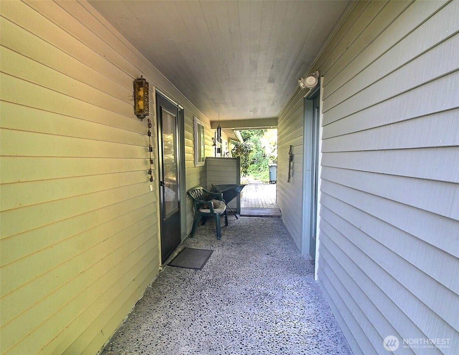 Sammamish, Washington, 98075, United States, 2 Bedrooms Bedrooms, ,2 BathroomsBathrooms,Residential,Active,1941345
