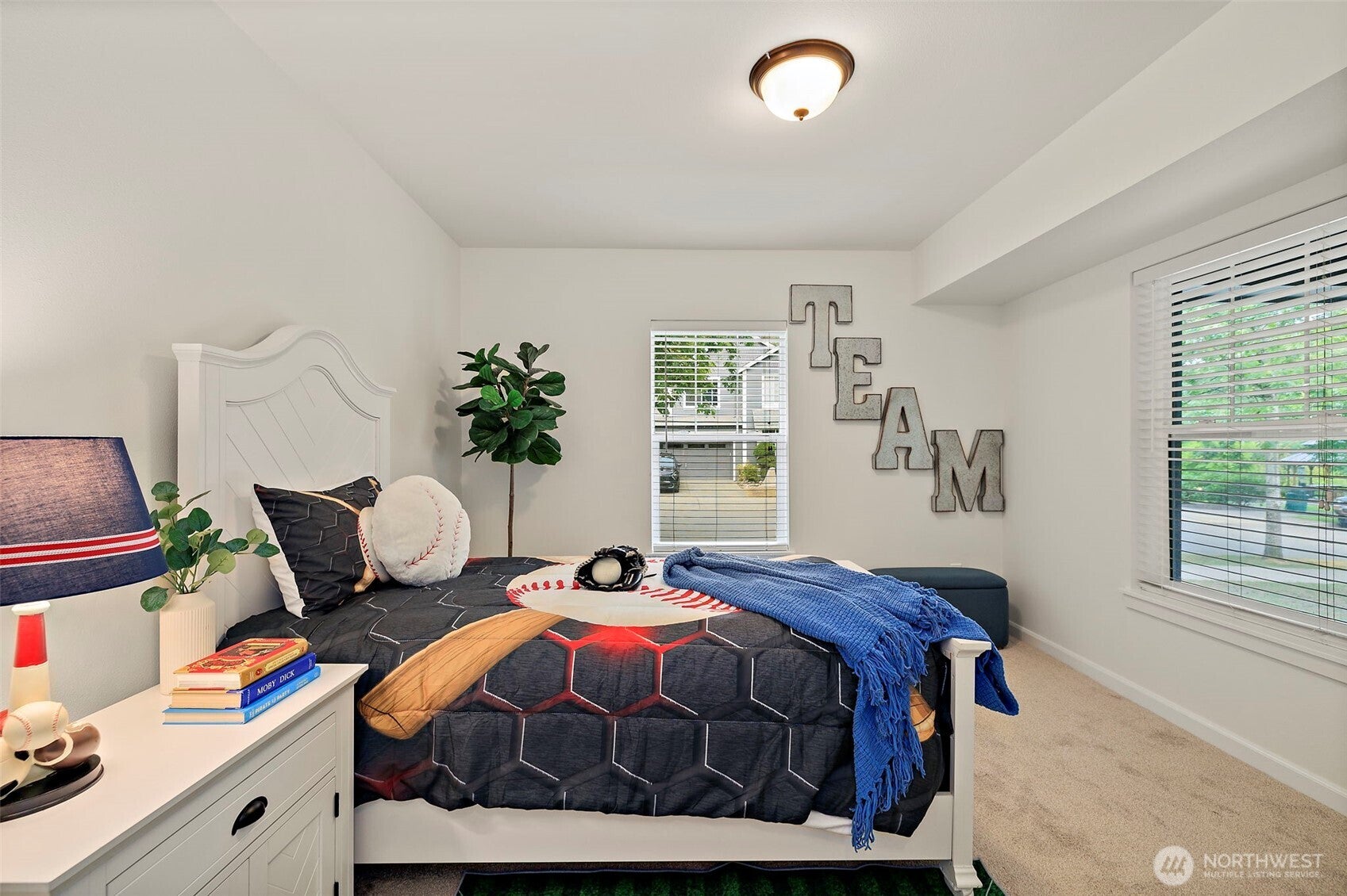 Snoqualmie, Washington, 98065, United States, 4 Bedrooms Bedrooms, ,4 BathroomsBathrooms,Residential,Active,1943832